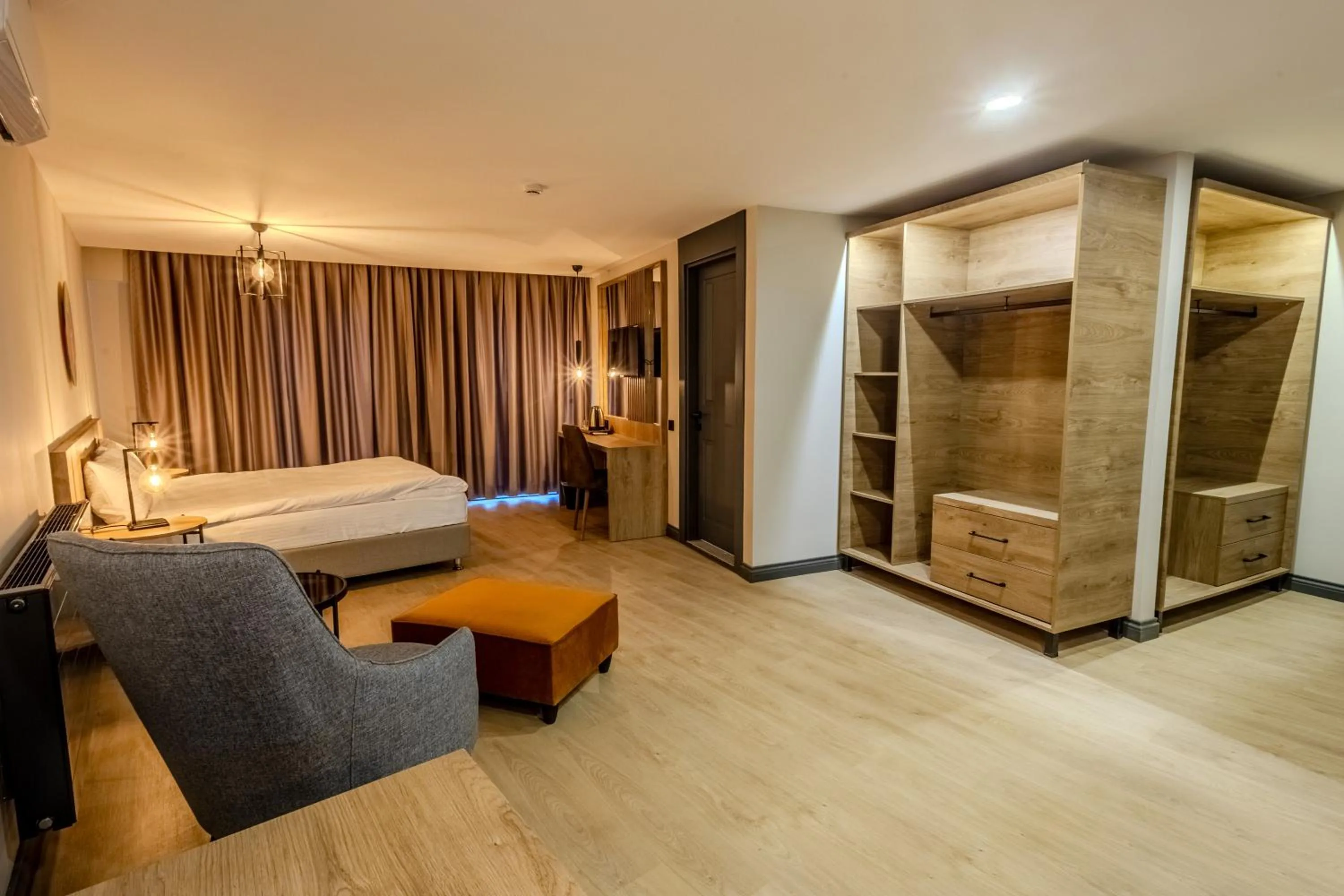 Photo of the whole room, Bed in LELİKO SUITES