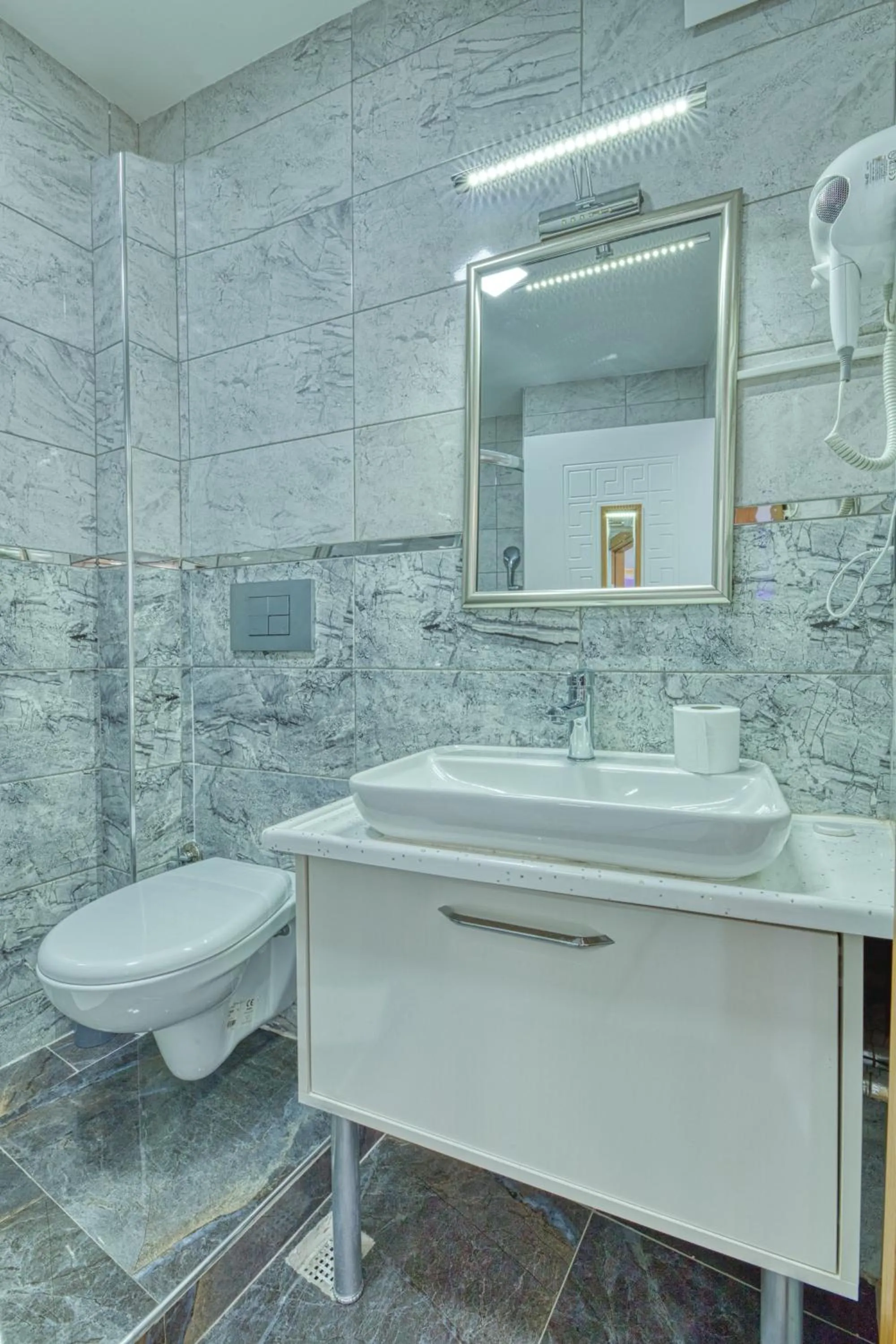 Toilet in GALATAGREENAPPLEHOTEL