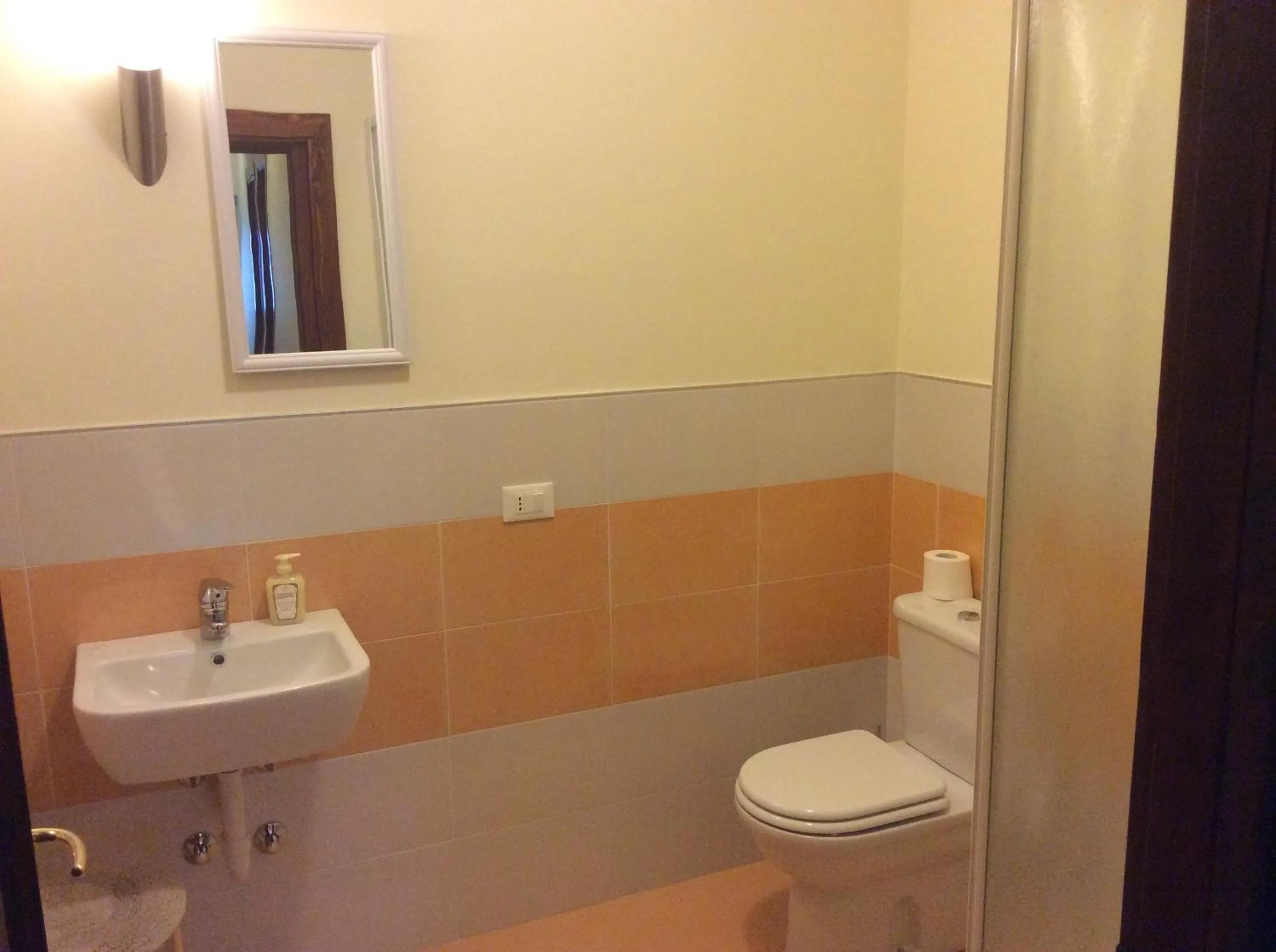 Toilet in Cadorna Chalet