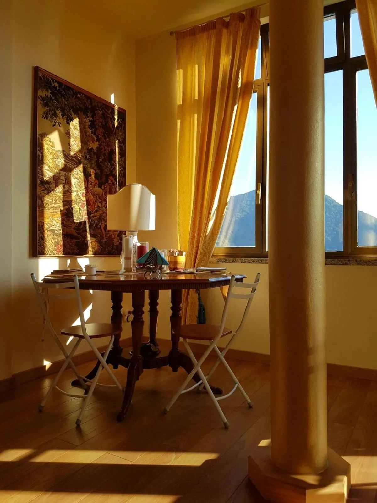 Seating area in Cadorna Chalet