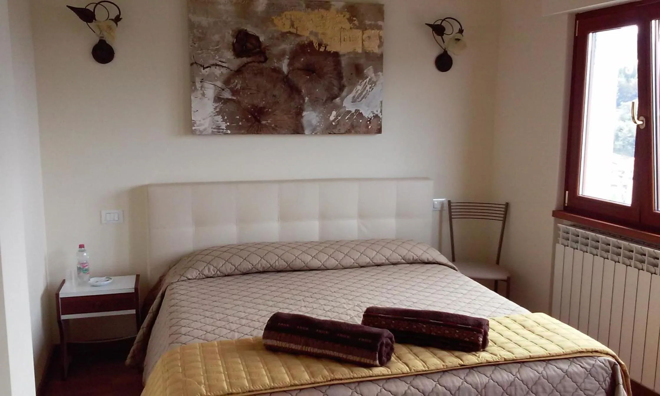 Property building, Bed in Cadorna Chalet