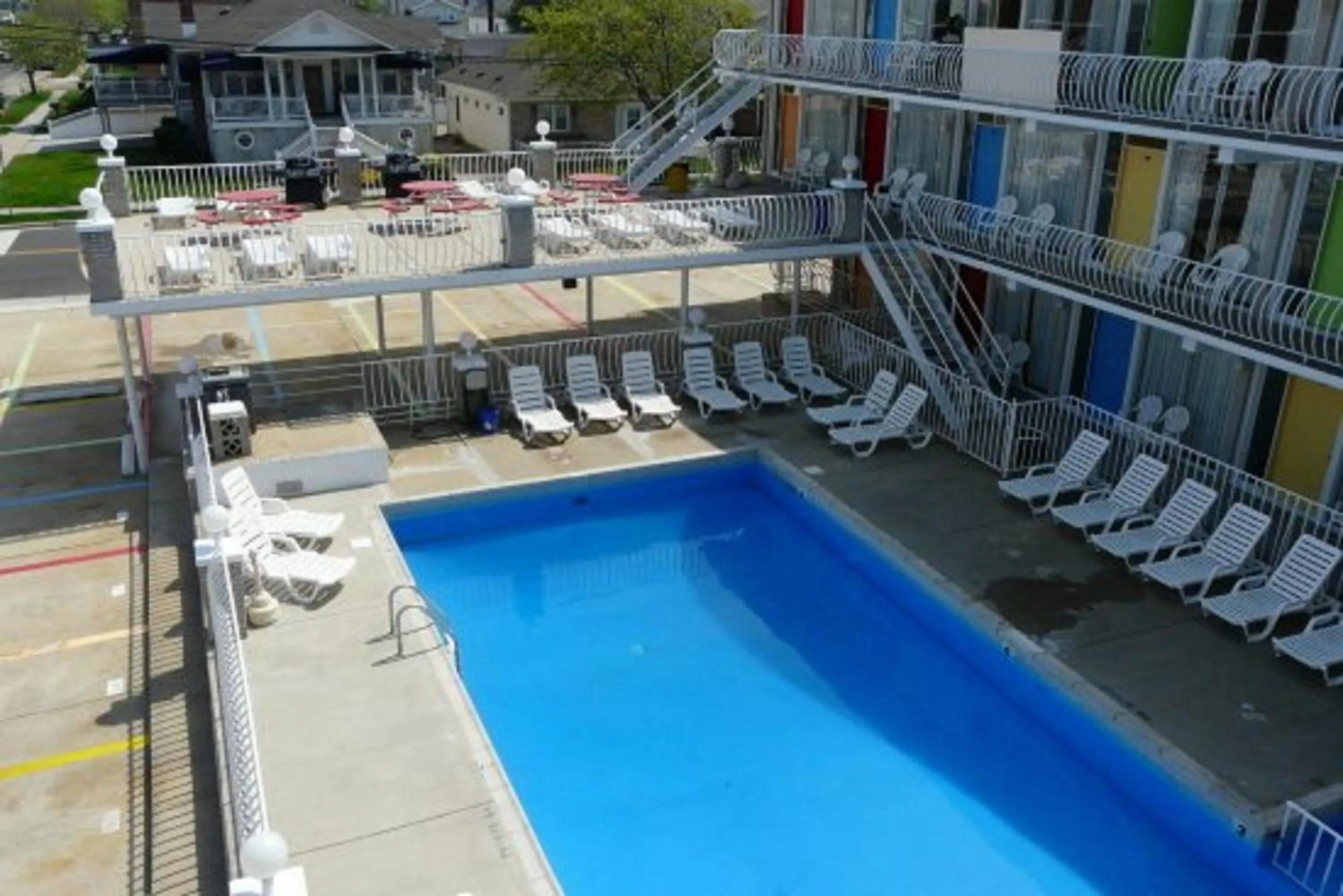 Swimming pool in Lollipop Motel