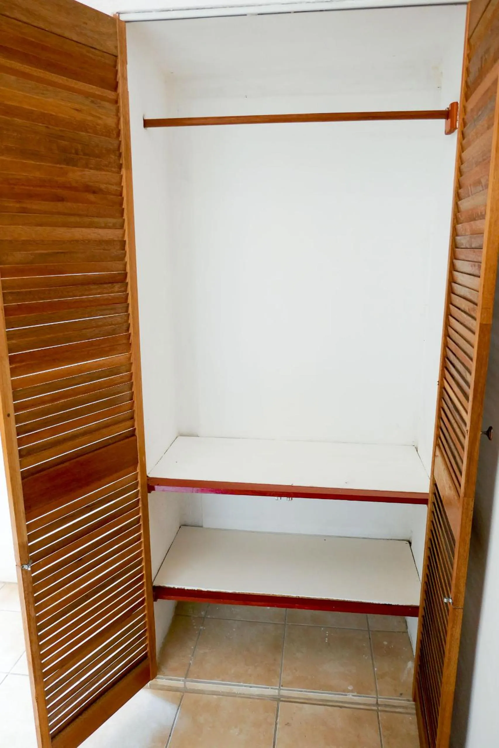 wardrobe in El Pacifico Hotel