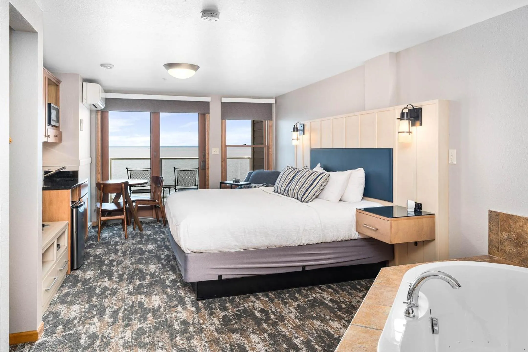 Photo of the whole room, Bed in Beacon Pointe on Lake Superior