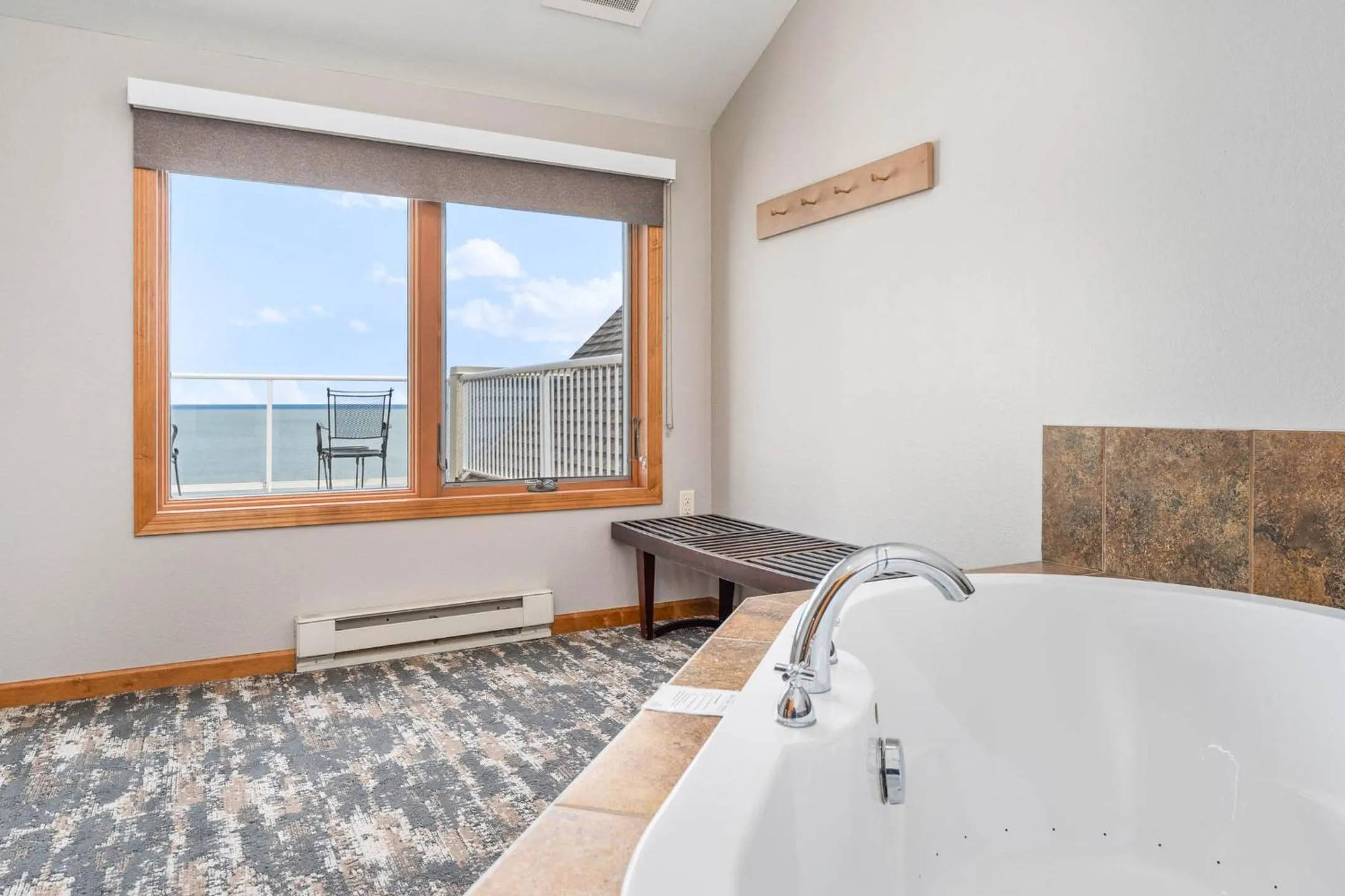 Bath in Beacon Pointe on Lake Superior
