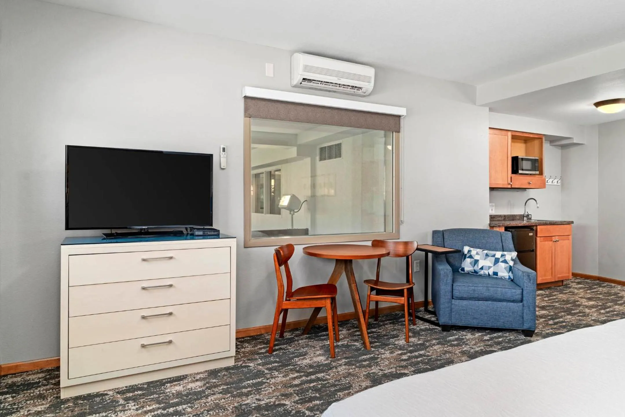 Seating area in Beacon Pointe on Lake Superior