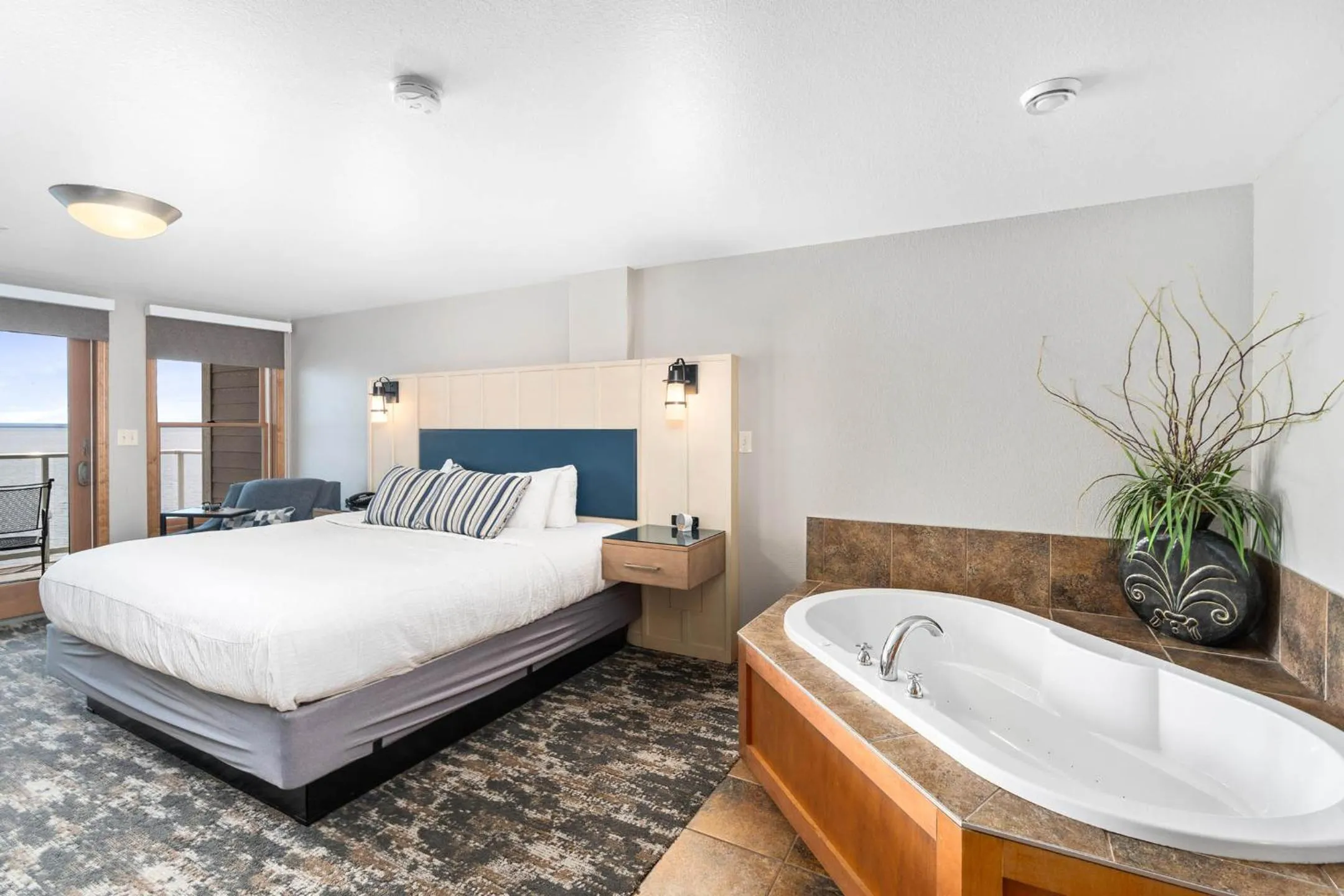 Bath, Bed in Beacon Pointe on Lake Superior