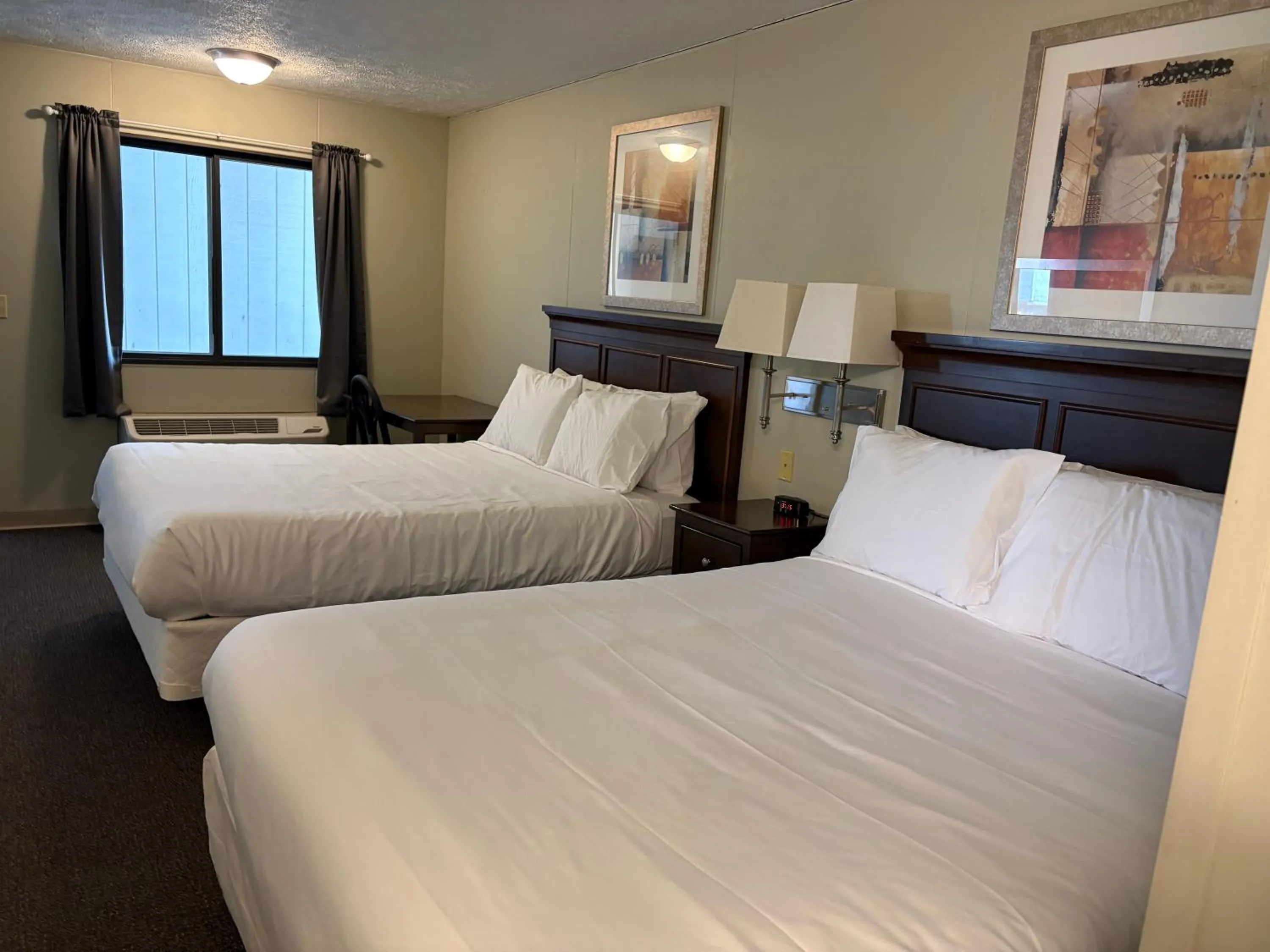 Bed in Boarders Inn & Suites by Cobblestone Hotels - Broken Bow