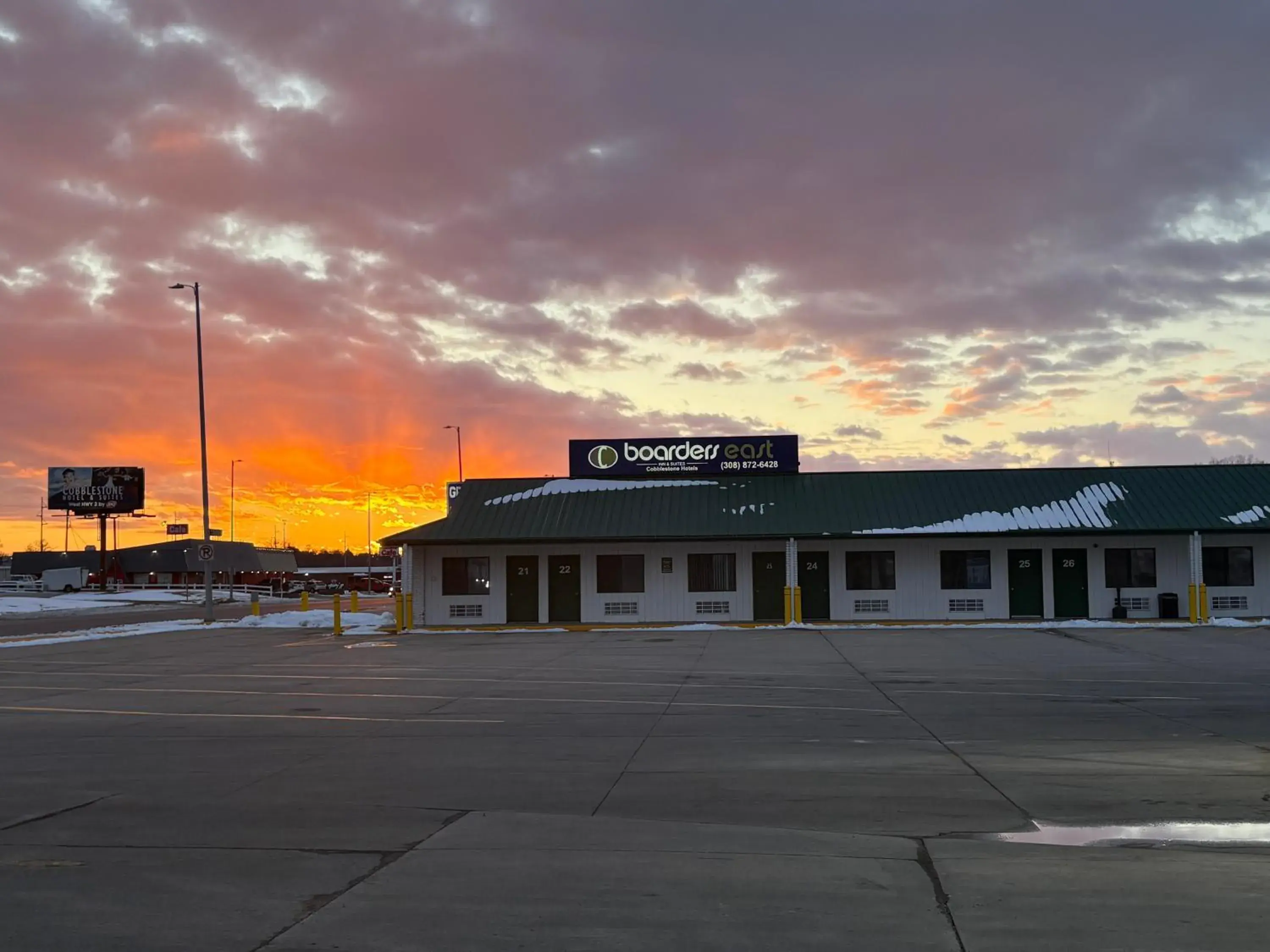 Property building in Boarders Inn & Suites by Cobblestone Hotels - Broken Bow Property building in Boarders Inn & Suites by Cobblestone Hotels - Broken Bow