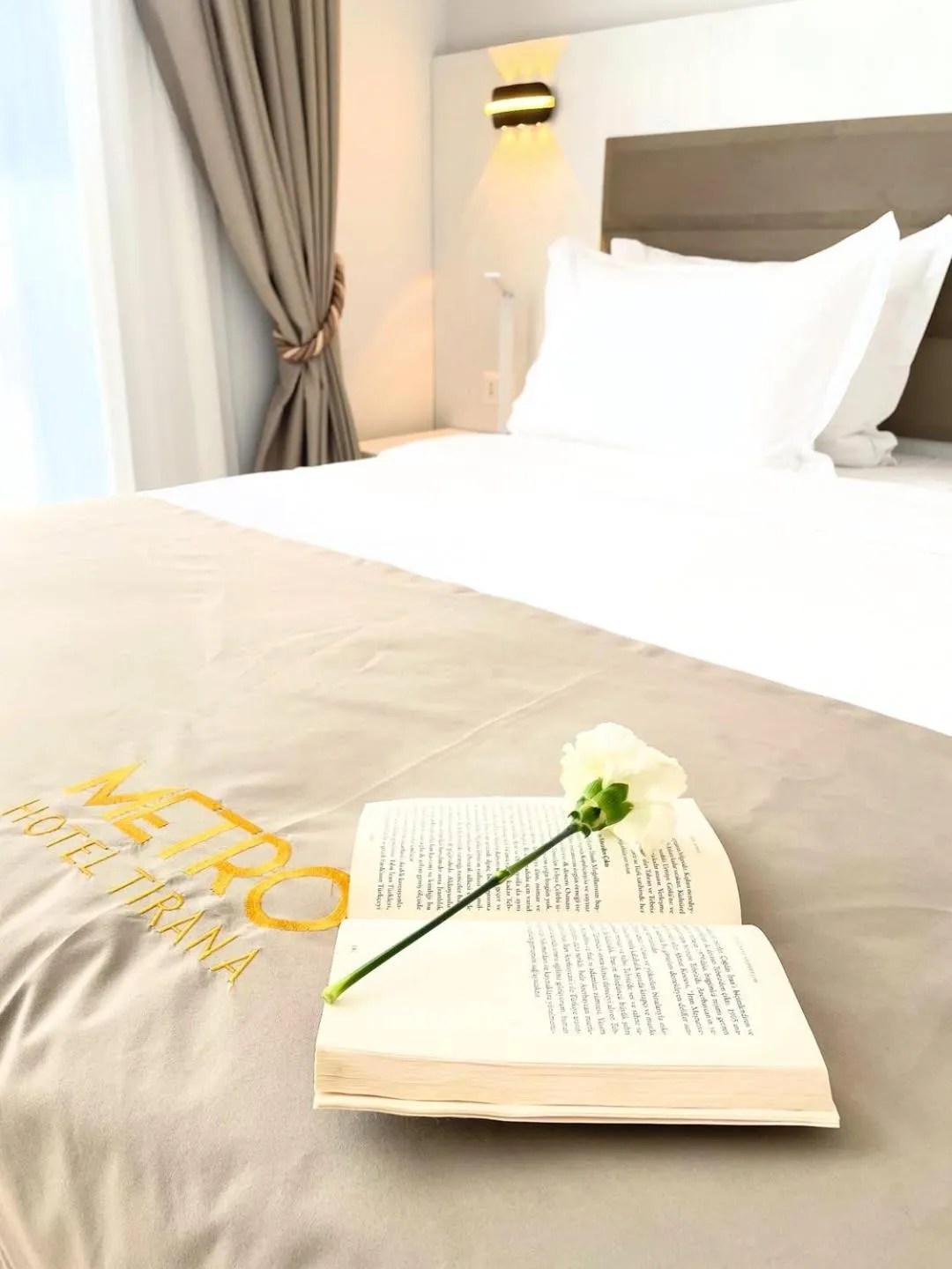 Bed in Metro Hotel Terminal