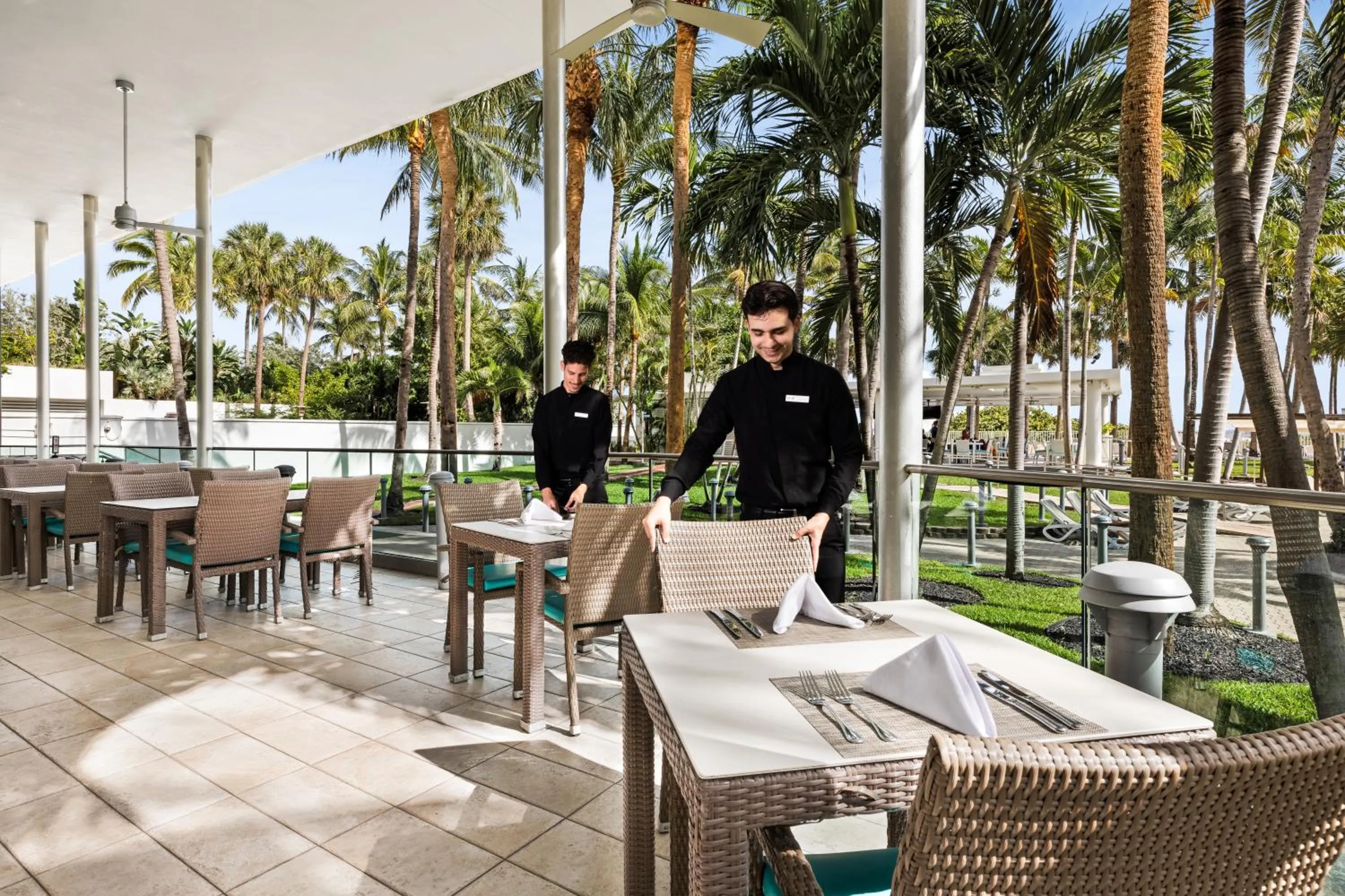 Restaurant/places to eat in Riu Plaza Miami Beach