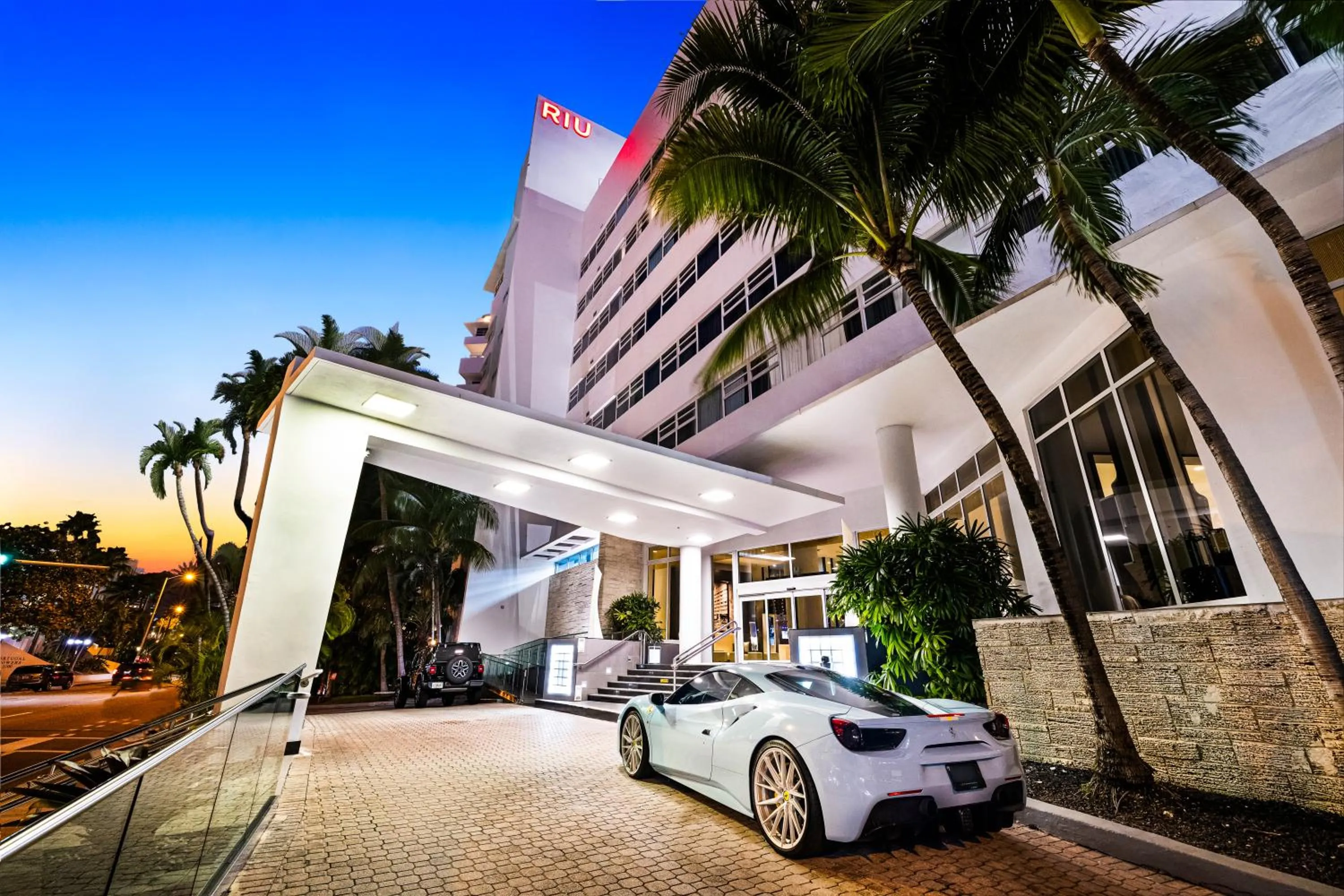 Facade/entrance in Riu Plaza Miami Beach
