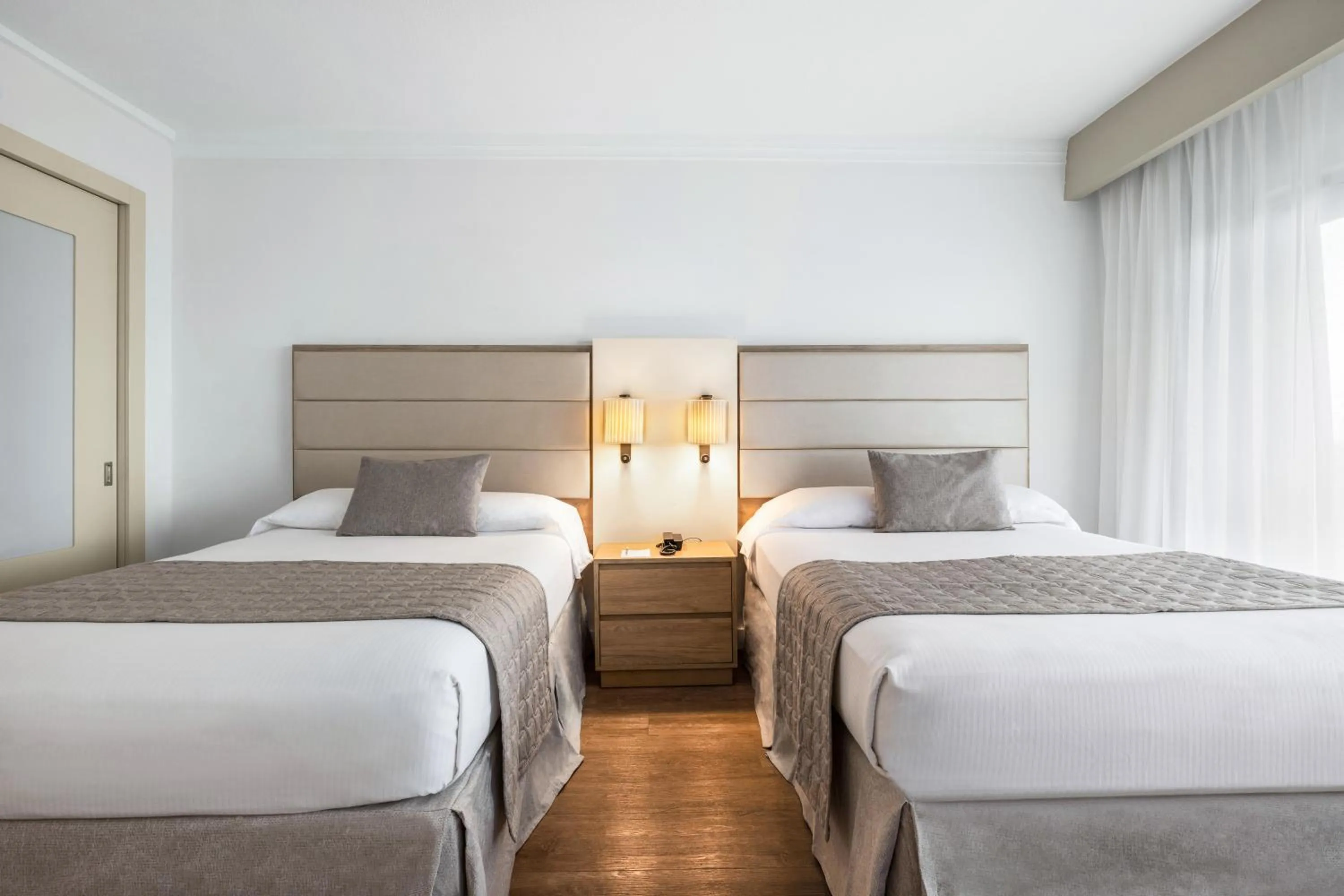 Bed in Riu Plaza Miami Beach