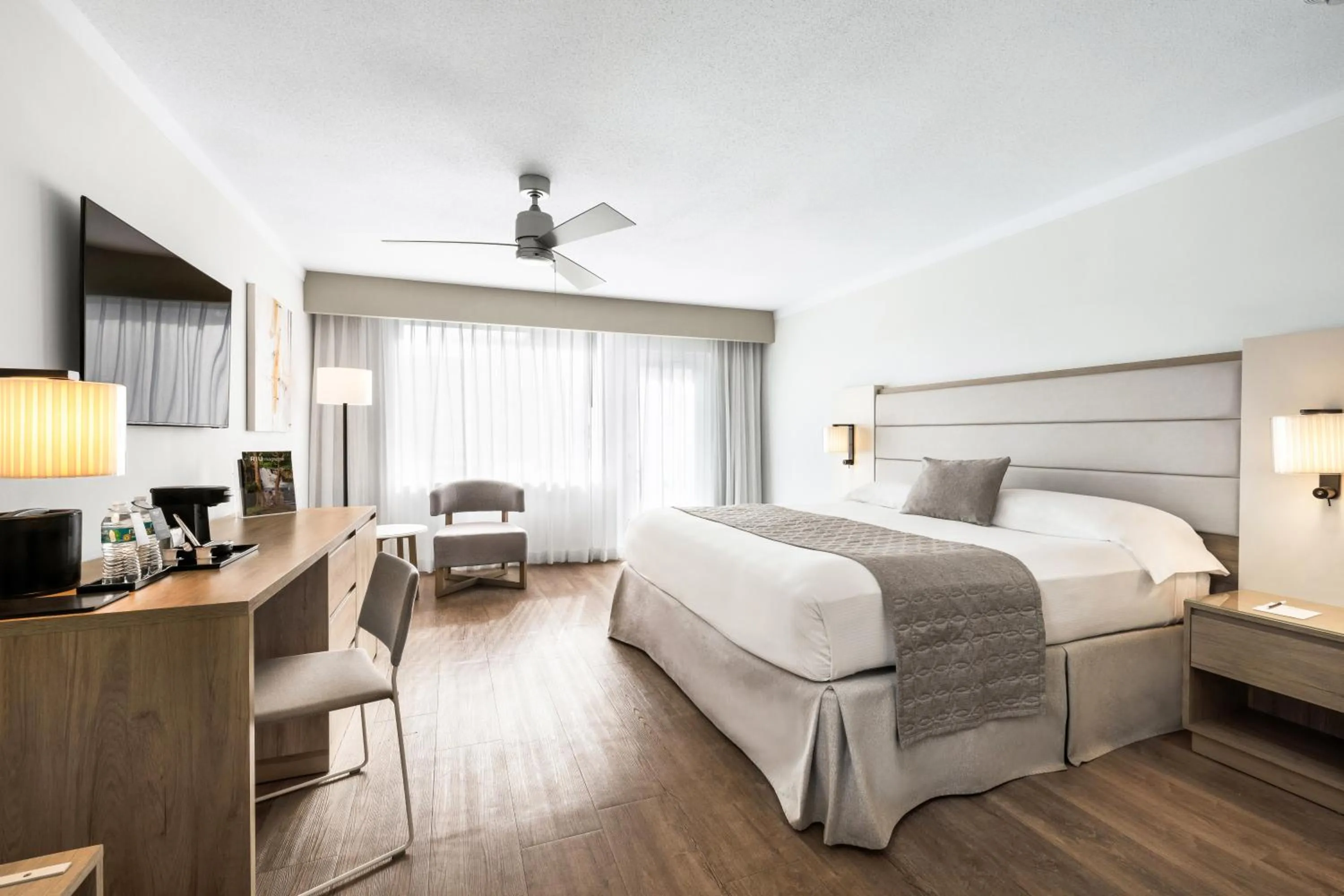 Bed in Riu Plaza Miami Beach