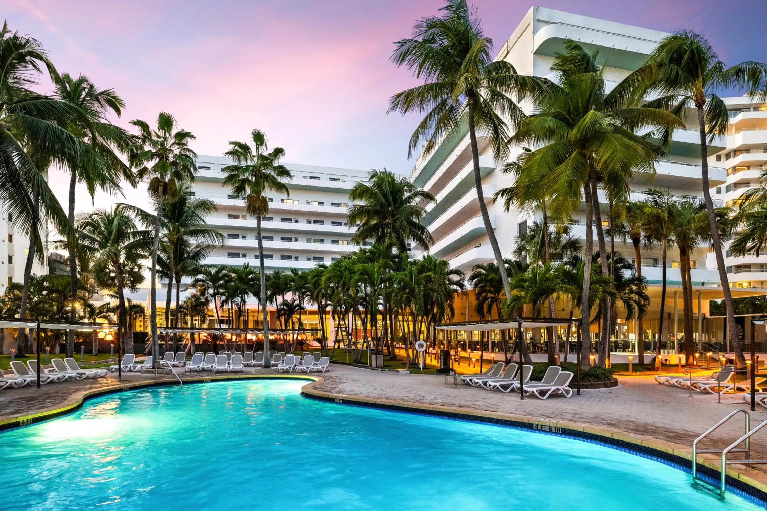 Pool view in Riu Plaza Miami Beach