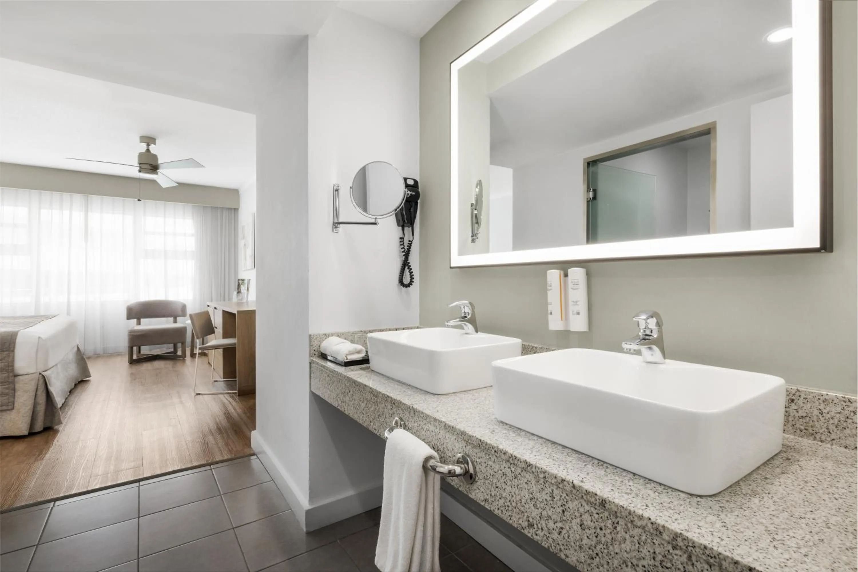 Bathroom in Riu Plaza Miami Beach