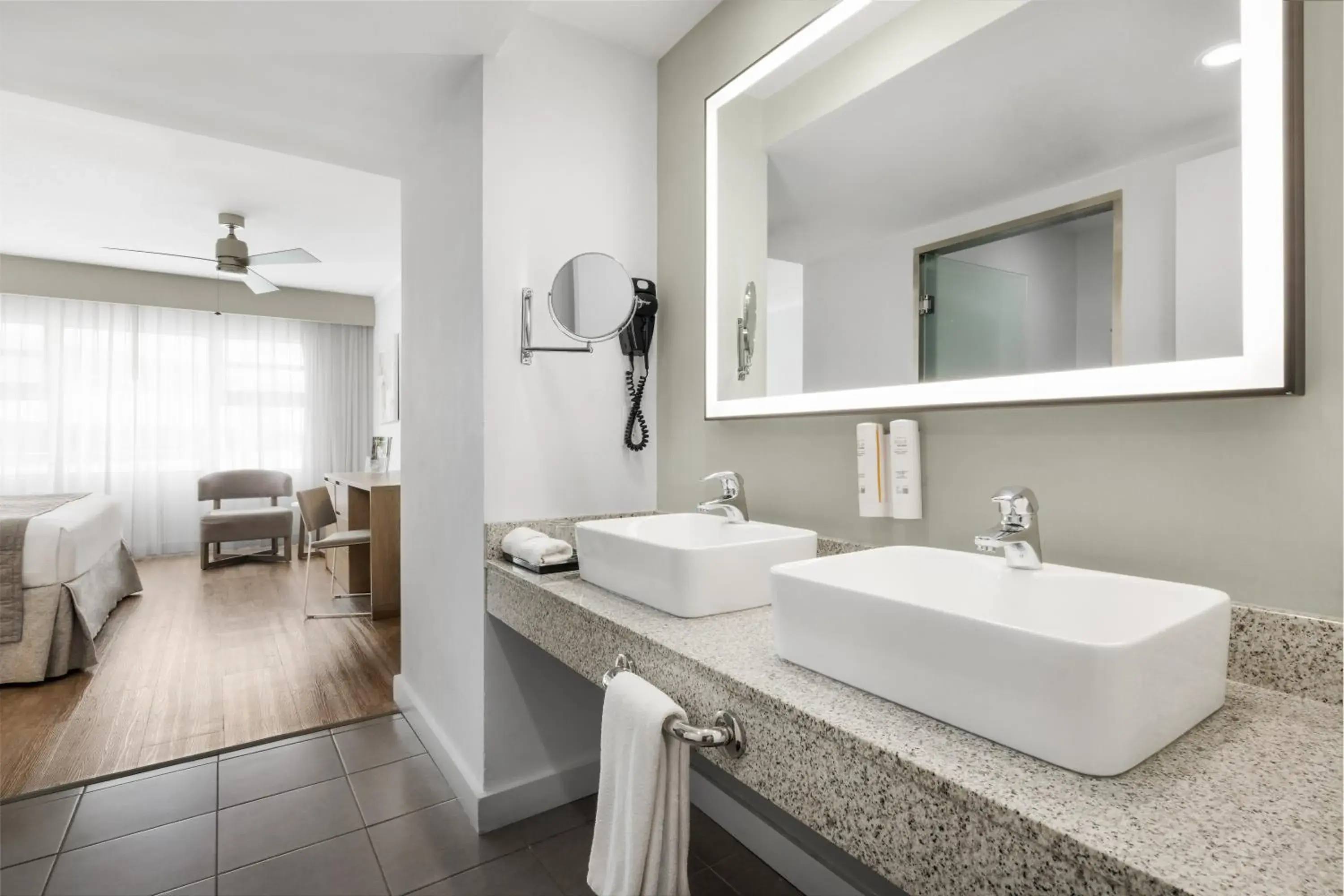 Bathroom in Riu Plaza Miami Beach Bathroom in Riu Plaza Miami Beach