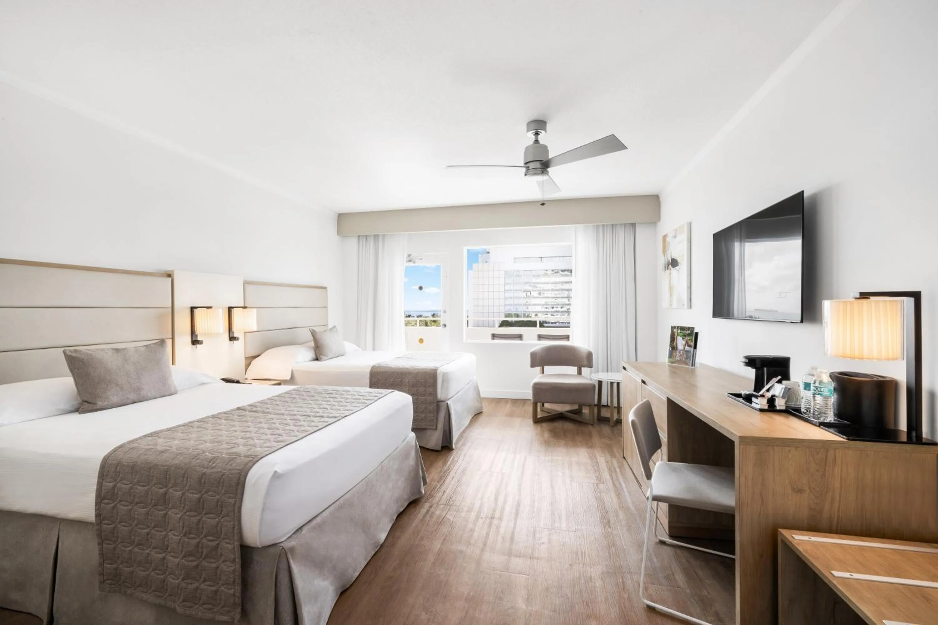 Bed in Riu Plaza Miami Beach