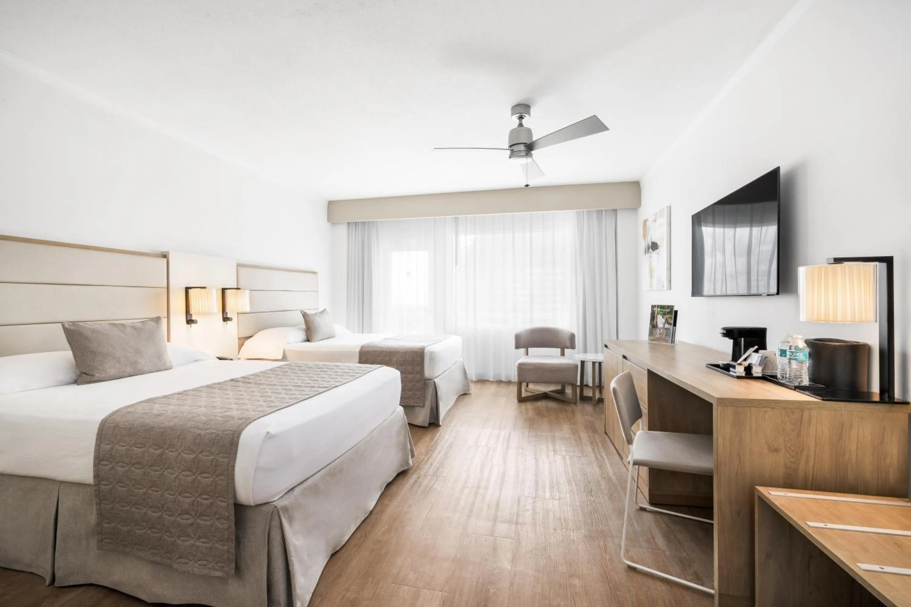 Bed in Riu Plaza Miami Beach