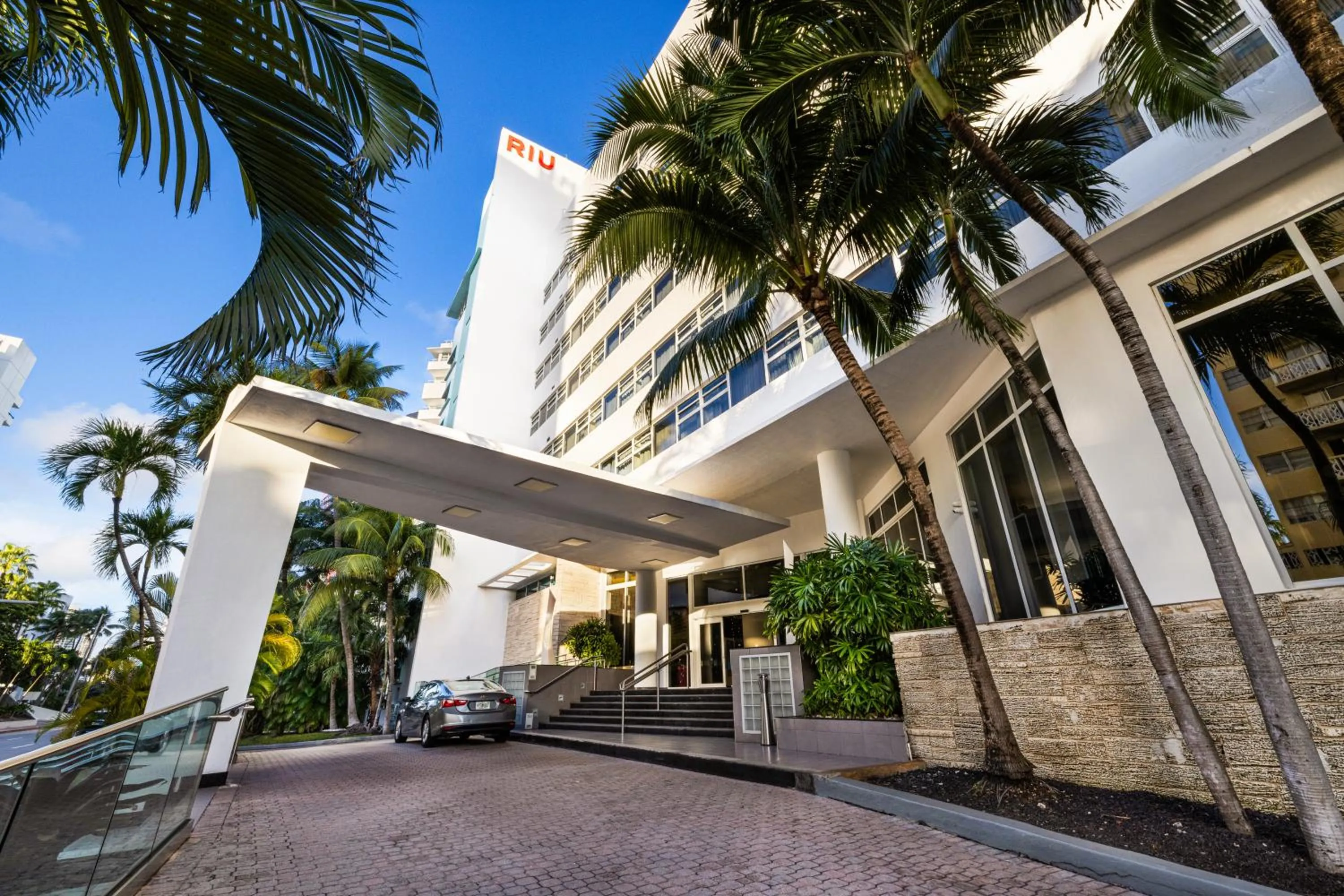 Facade/entrance in Riu Plaza Miami Beach