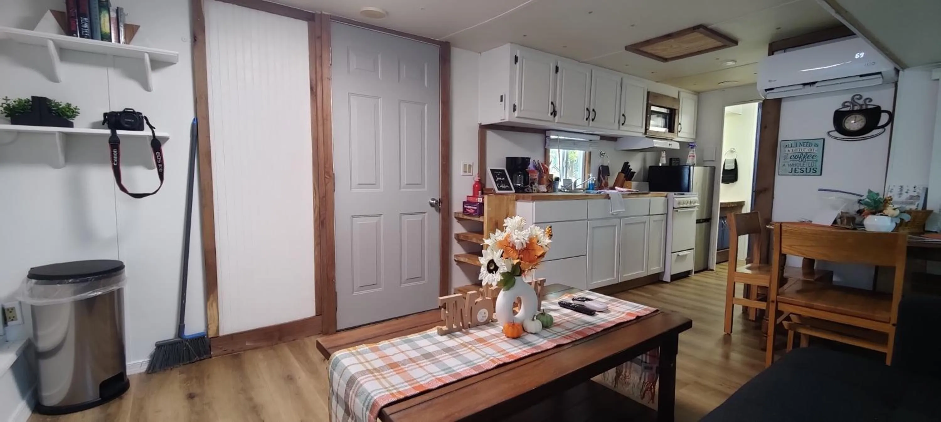 Seating area in Kozy Haven Log Cabin Rentals
