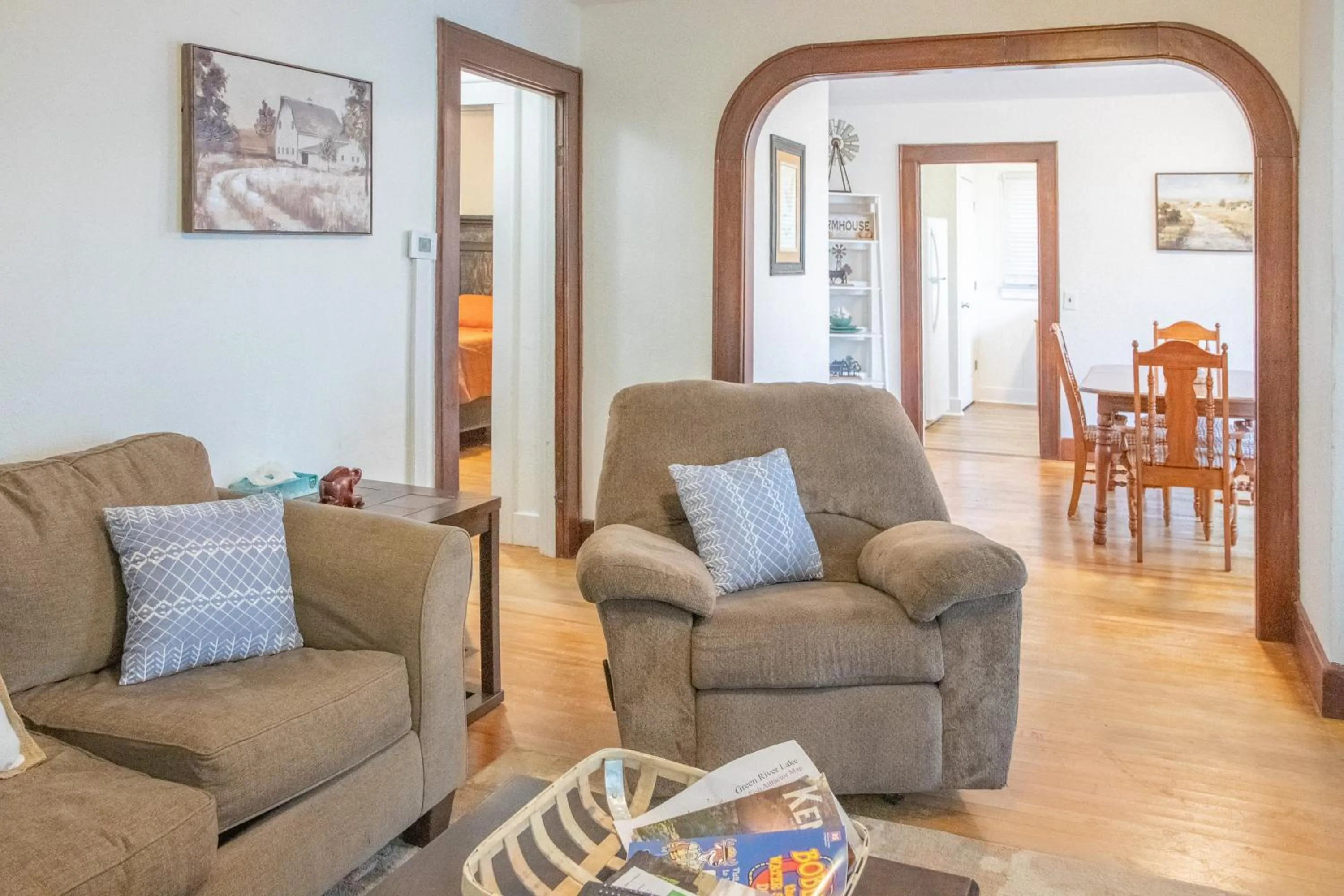 Living room in Kozy Haven Log Cabin Rentals