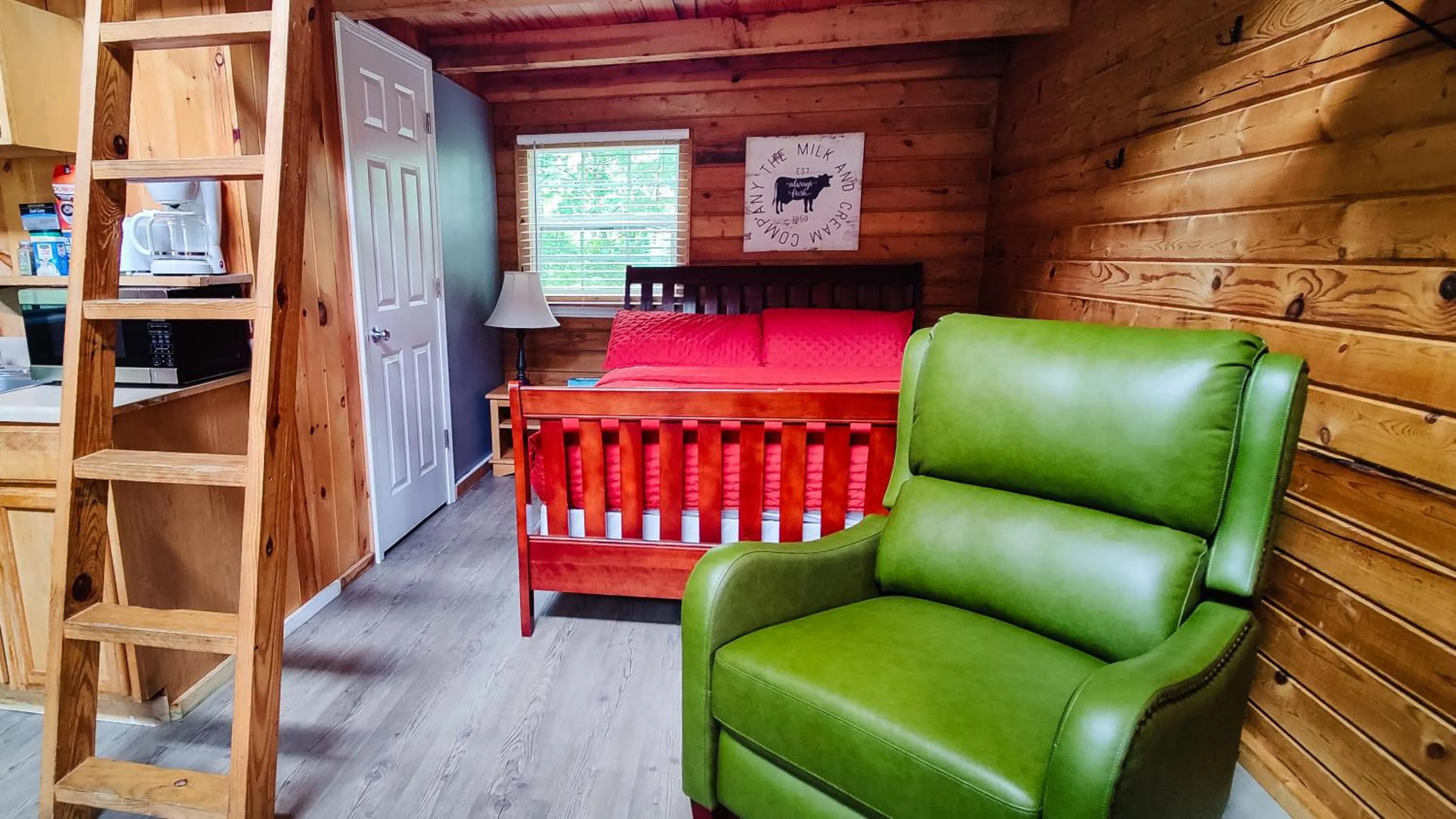Library in Kozy Haven Log Cabin Rentals