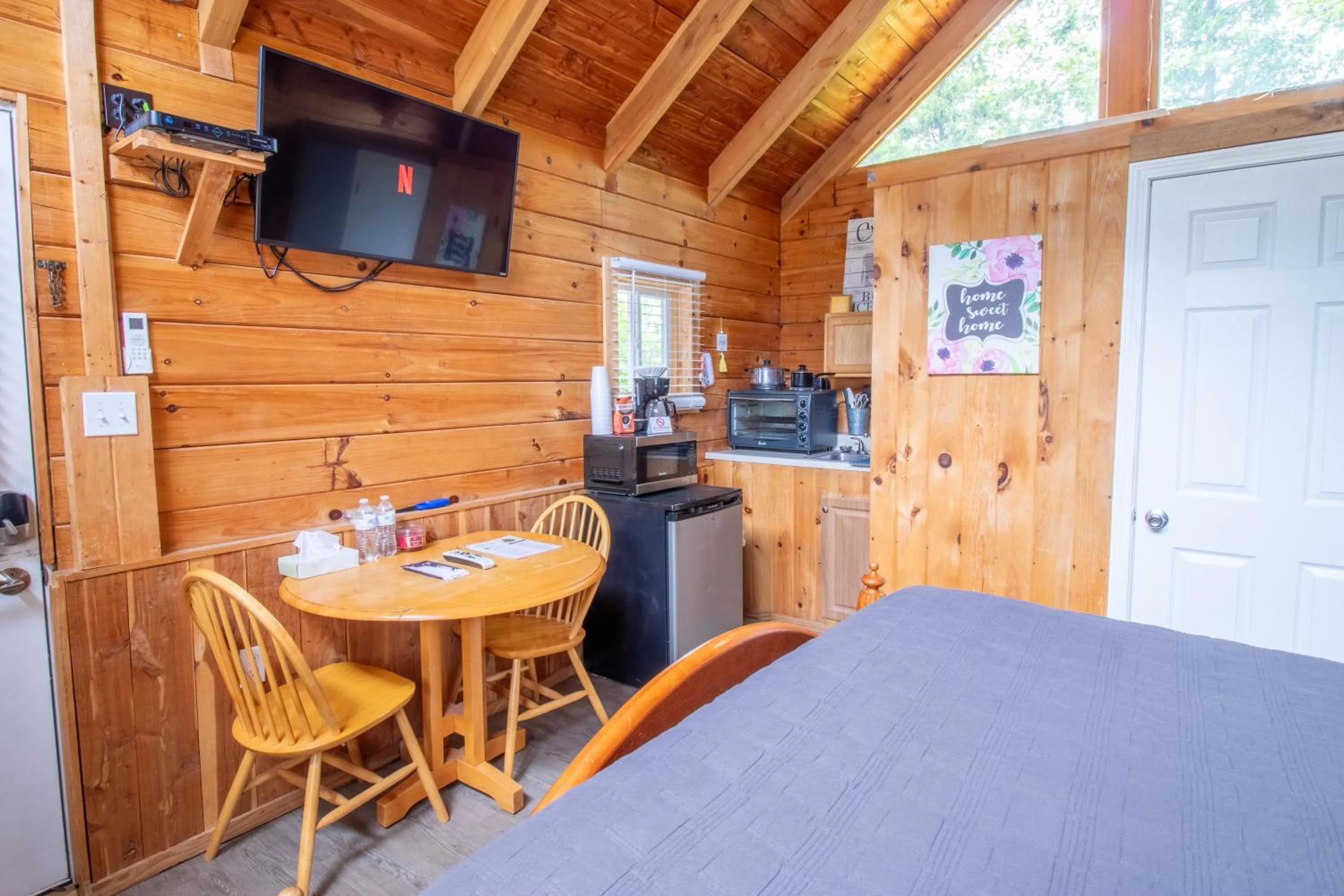 Dining area in Kozy Haven Log Cabin Rentals