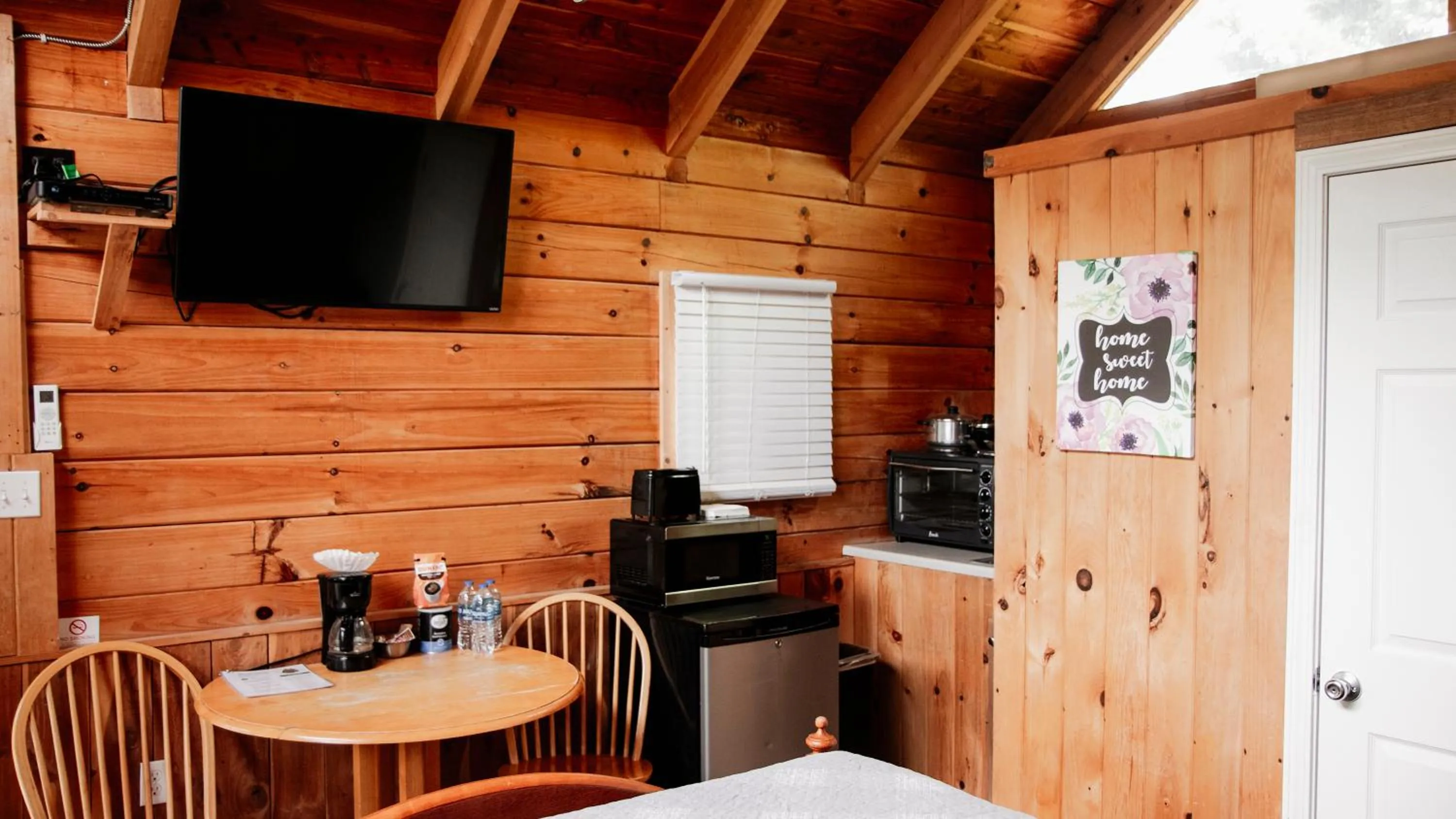 TV and multimedia in Kozy Haven Log Cabin Rentals