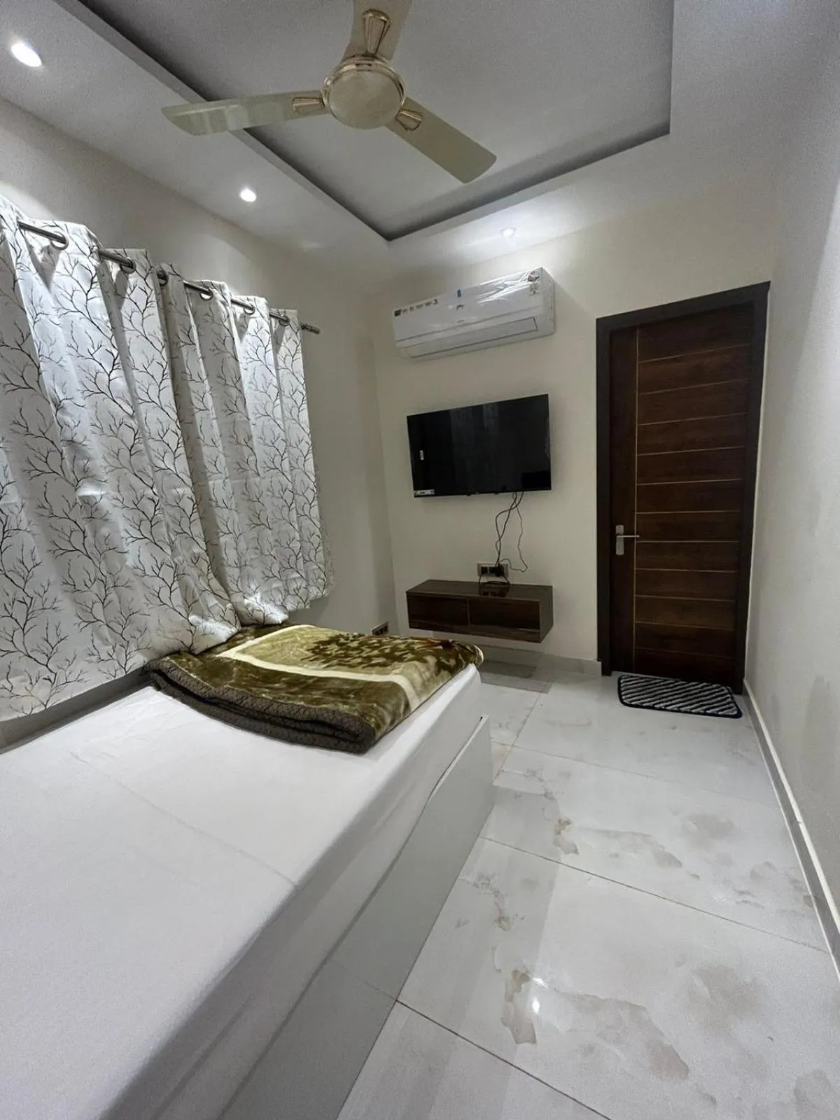 Bed in Hotel Katani Inn