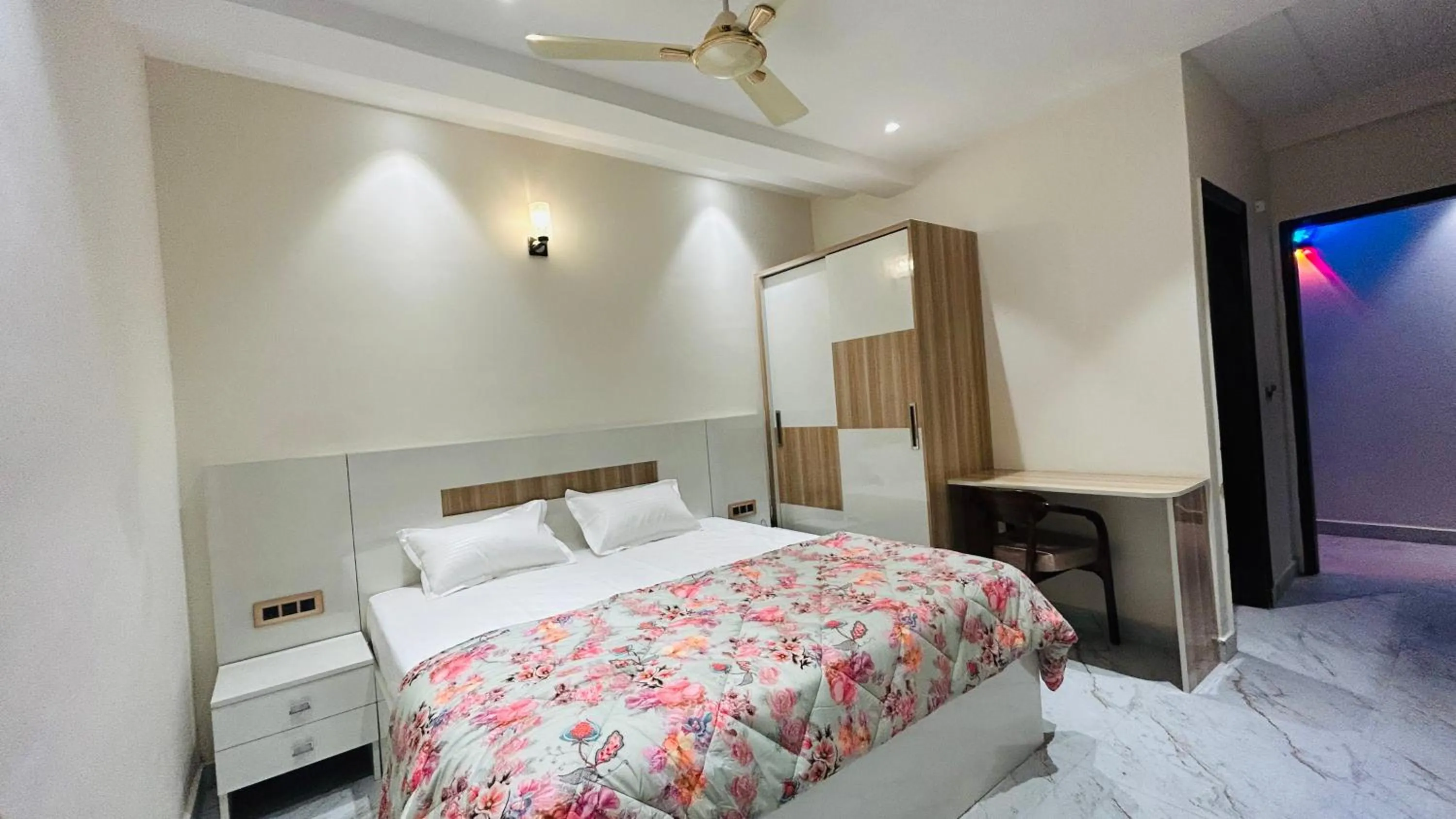 Bed in Hotel Katani Inn