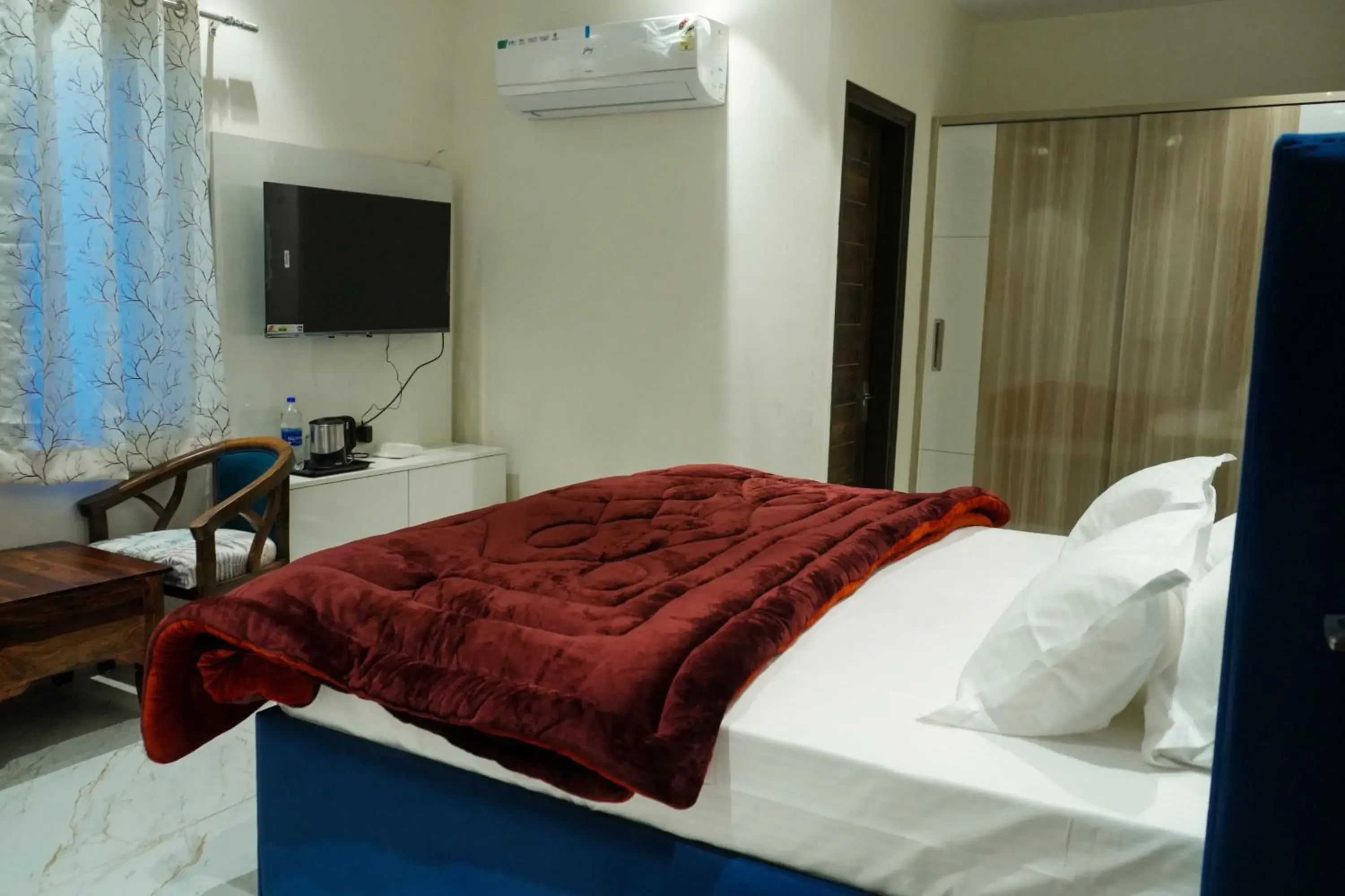 Bed in Hotel Katani Inn Bed in Hotel Katani Inn