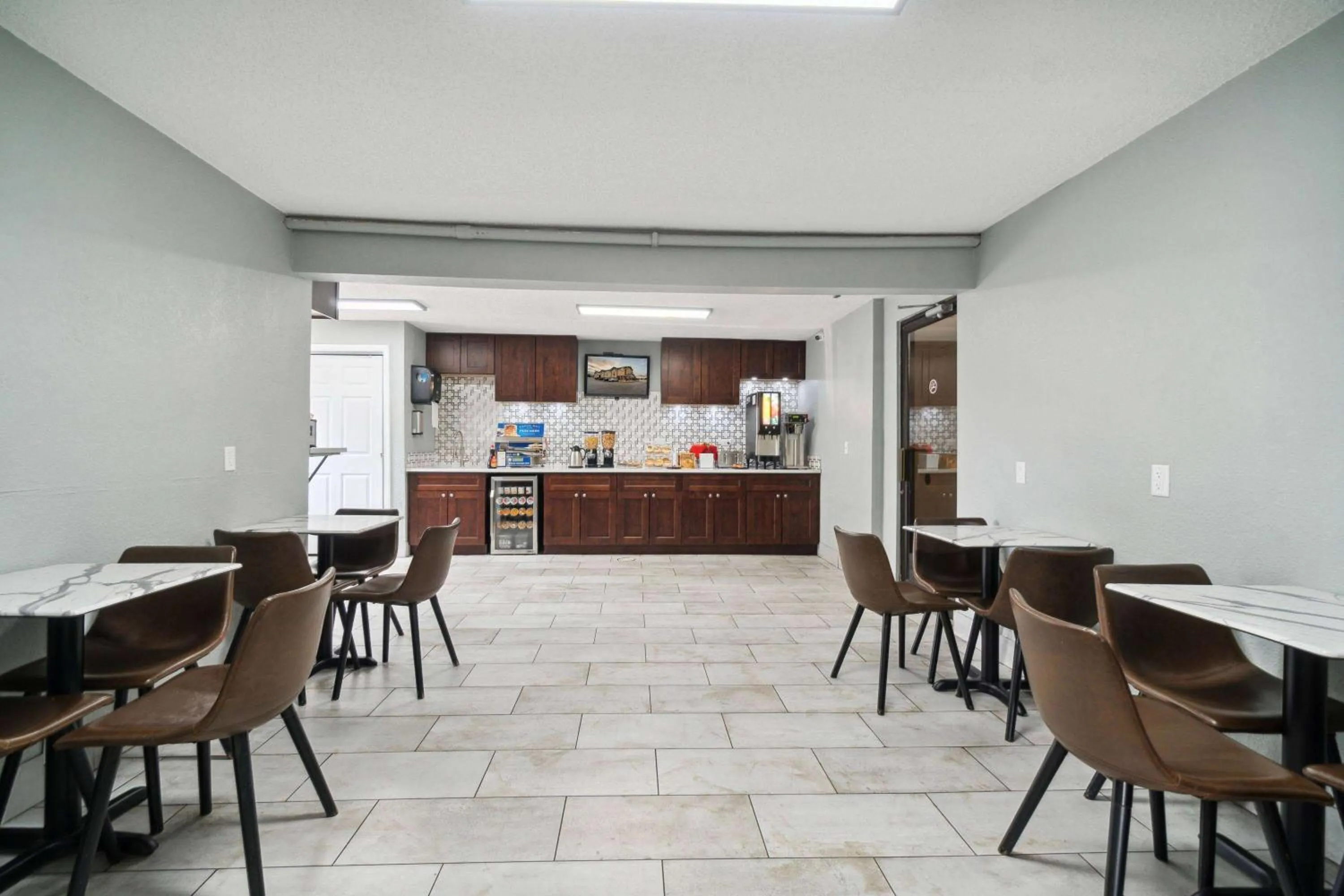 Breakfast in Super 8 by Wyndham Kenosha/Pleasant Prairie