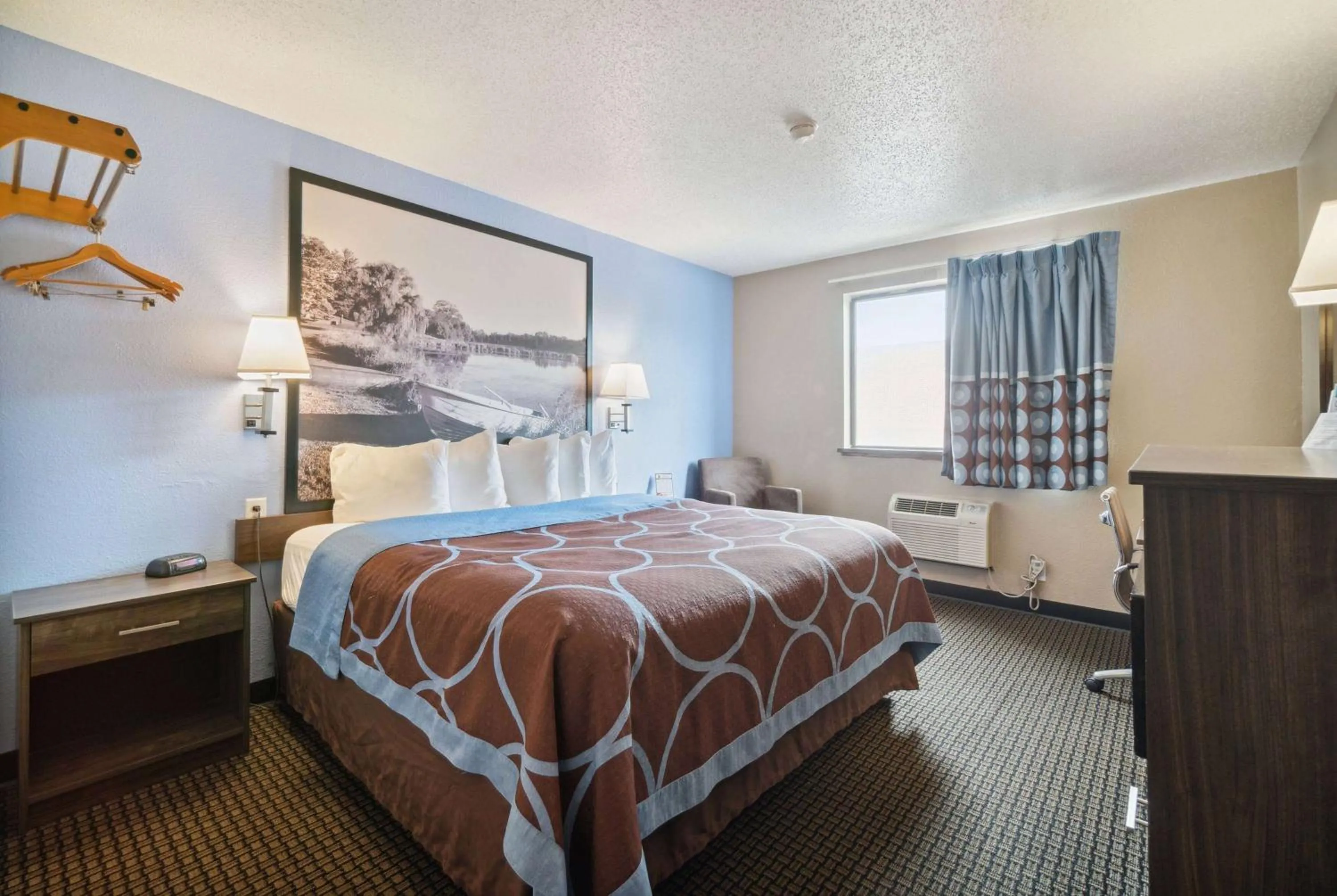 Photo of the whole room, Bed in Super 8 by Wyndham Kenosha/Pleasant Prairie