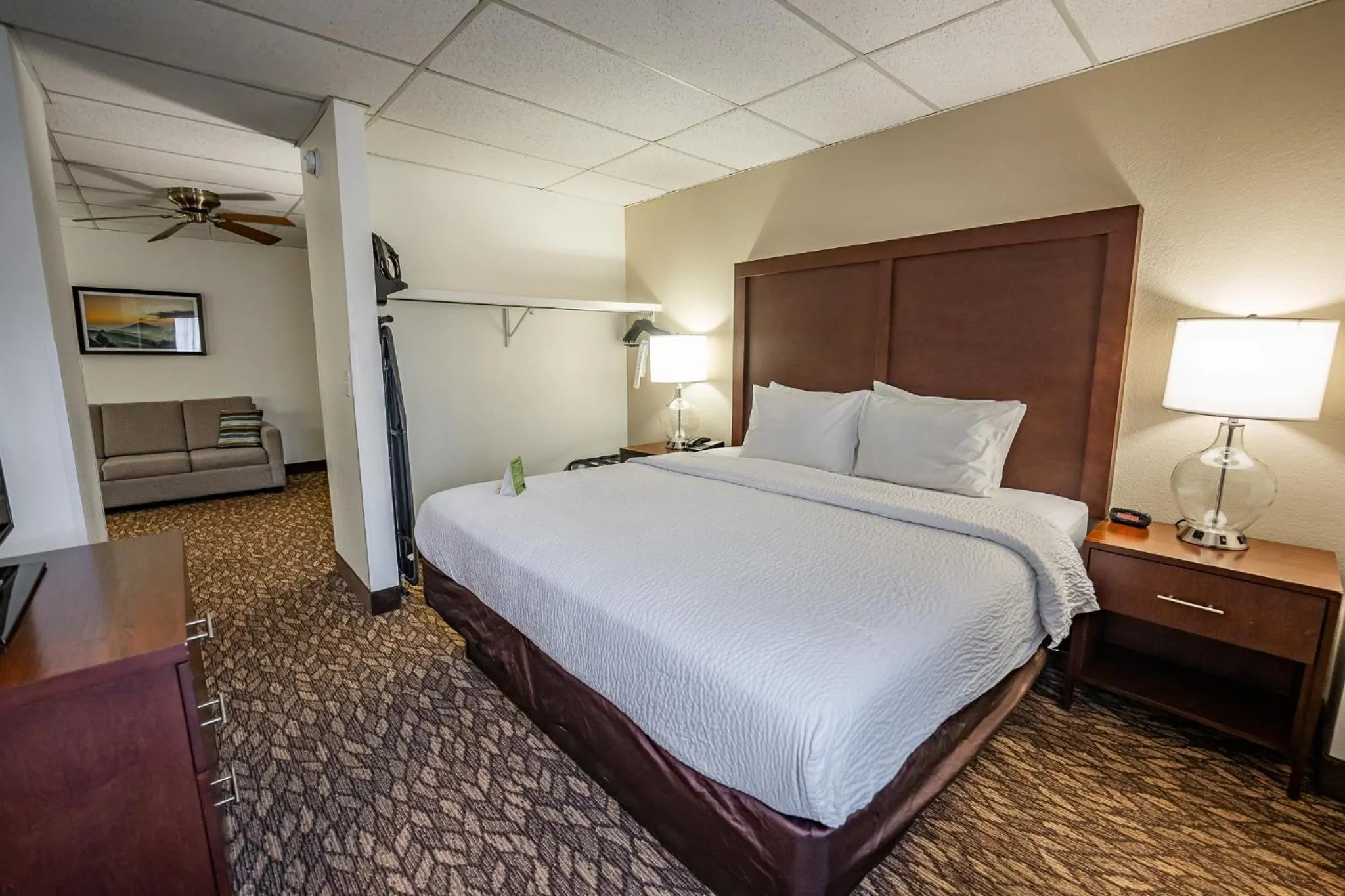 Bed in Christopher Inn and Suites