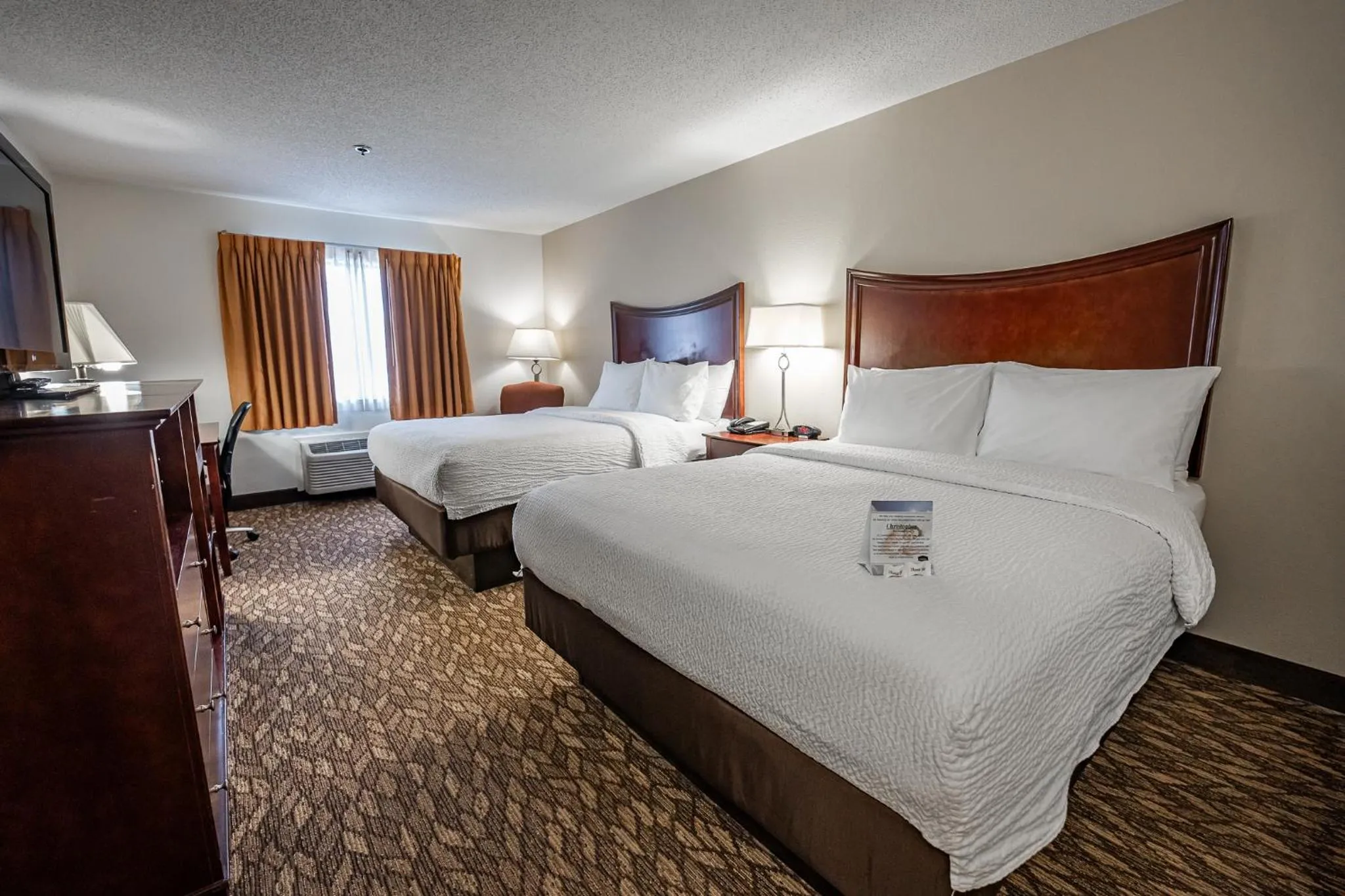 Bed in Christopher Inn and Suites