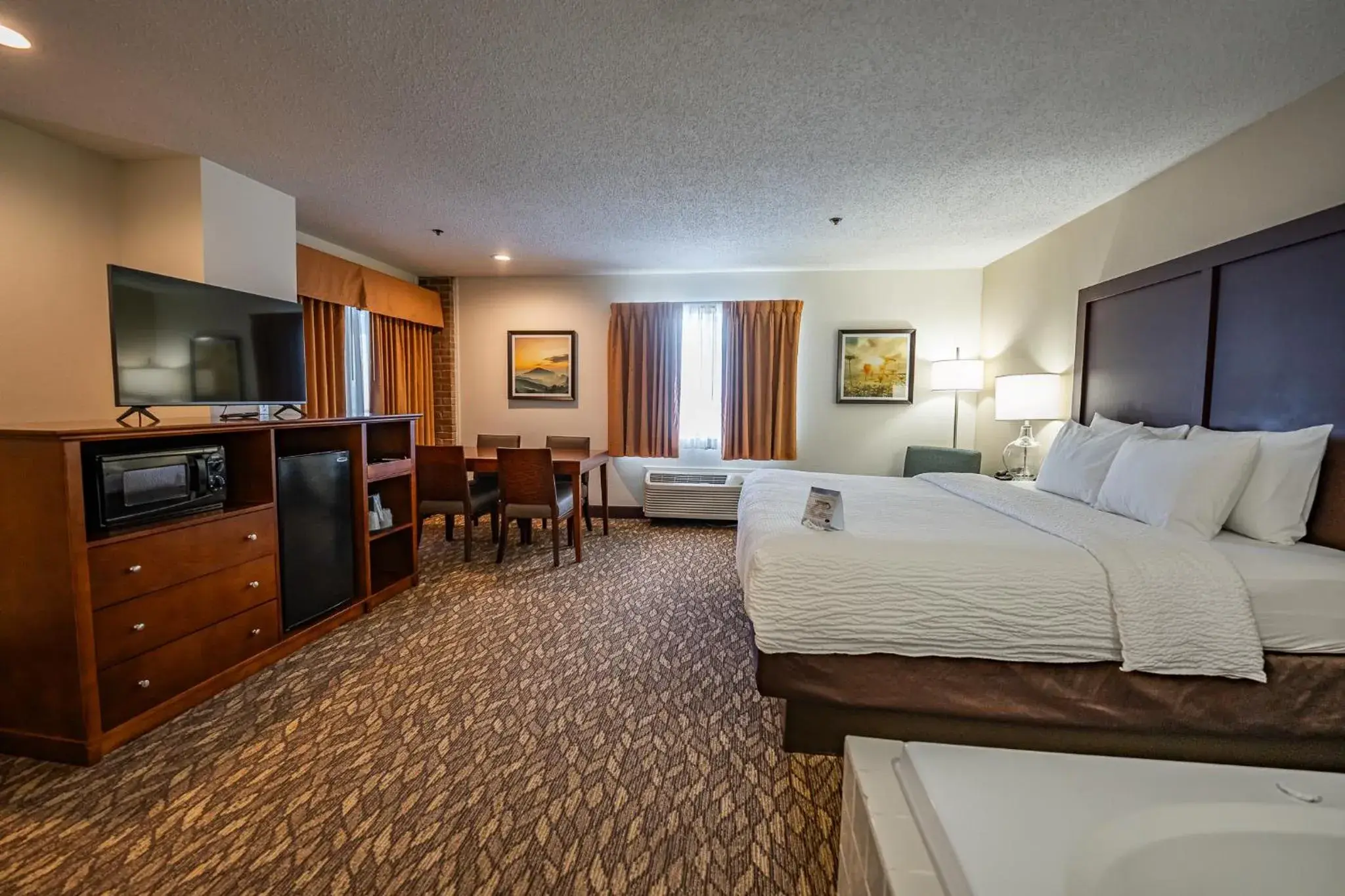 Bed in Christopher Inn and Suites Bed in Christopher Inn and Suites