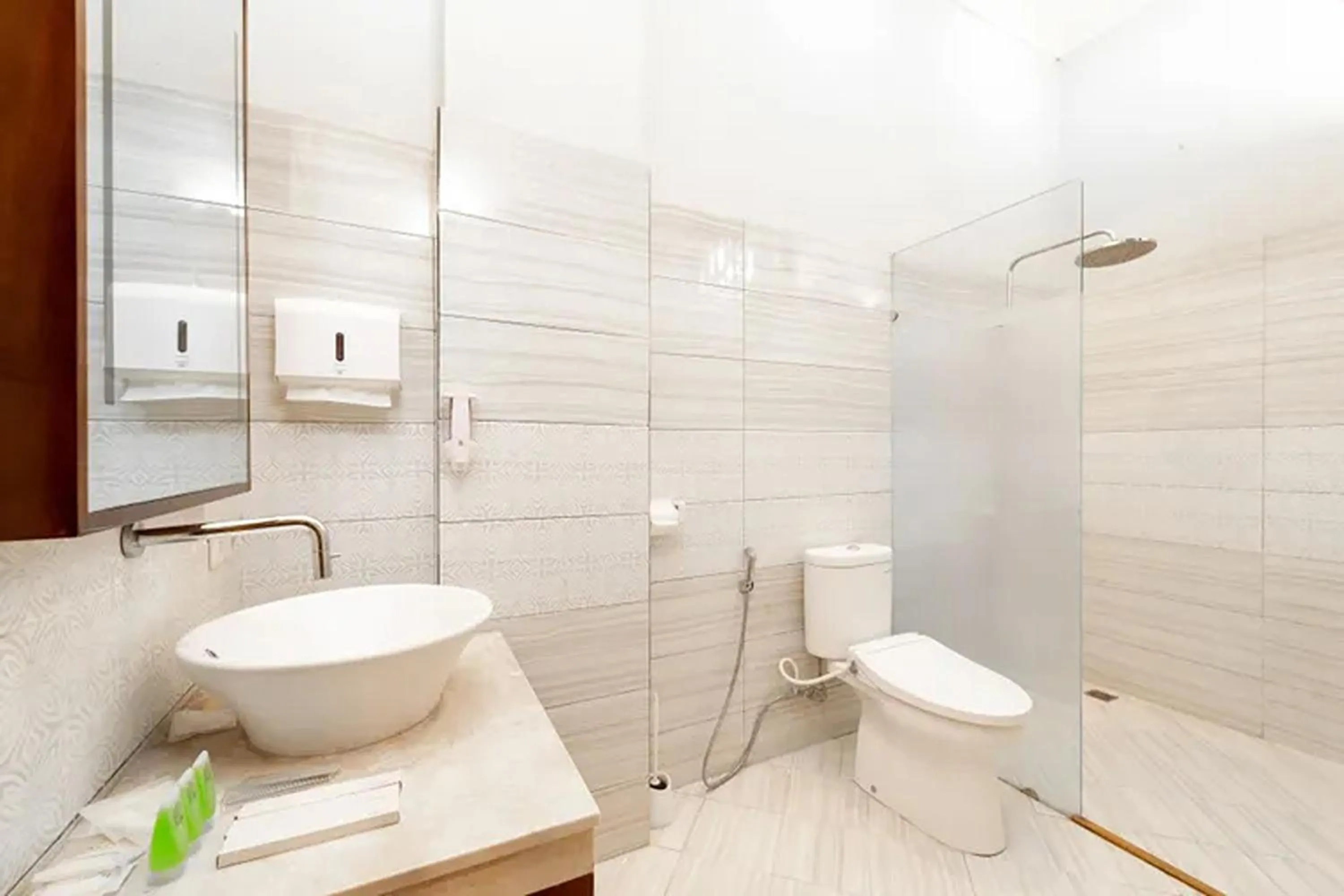 Bathroom in Niwa Canting