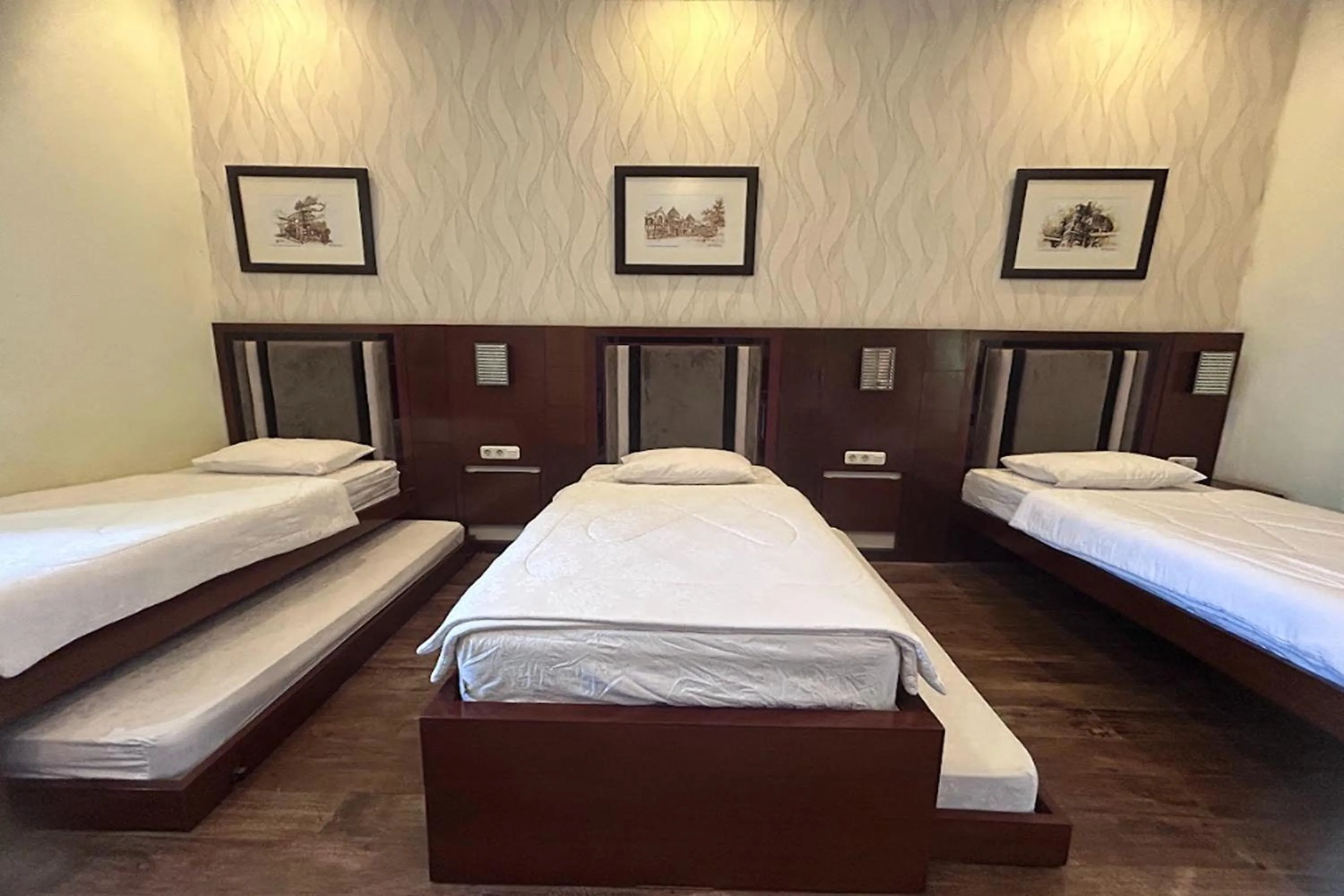 Bedroom, Bed in Niwa Canting