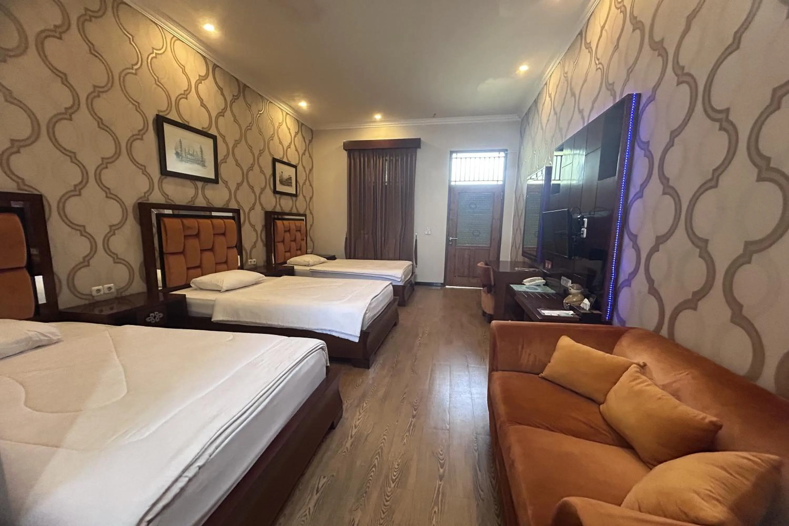 Bedroom, Bed in Niwa Canting