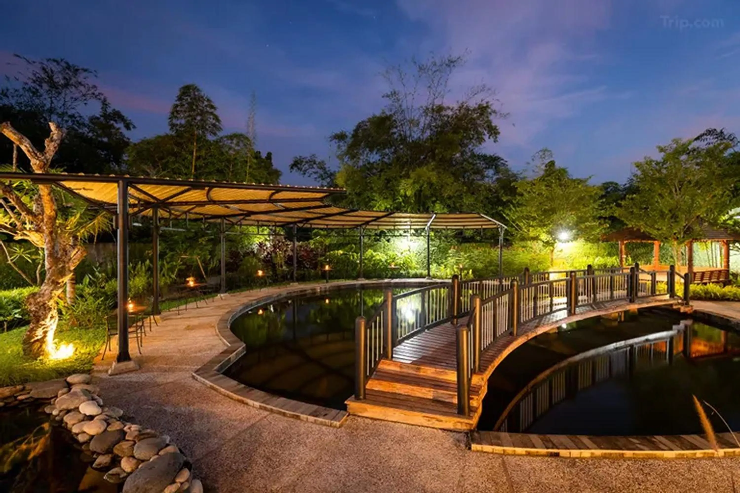 Property building in Niwa Canting