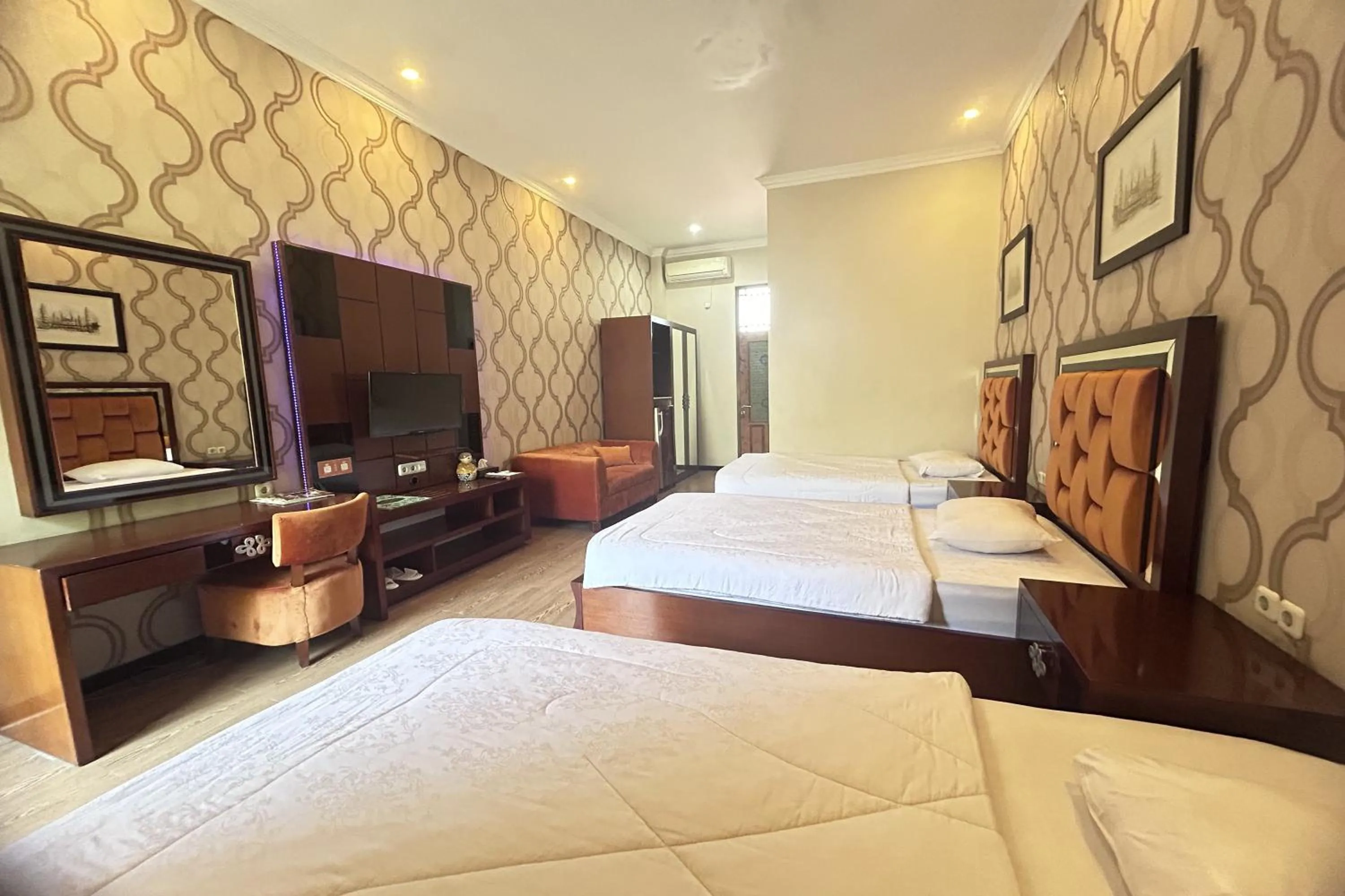 Bedroom, Bed in Niwa Canting