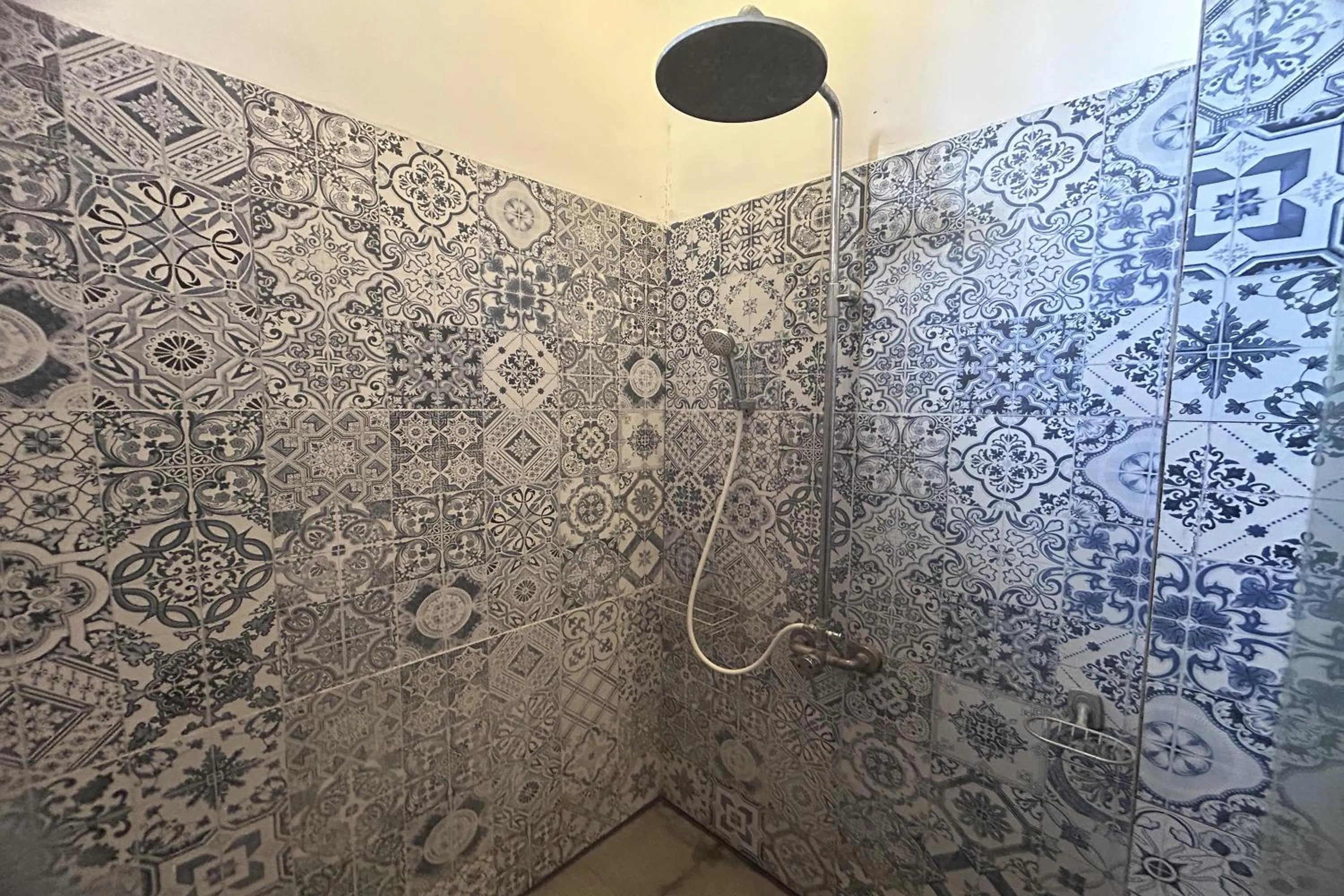 Bathroom in Niwa Canting