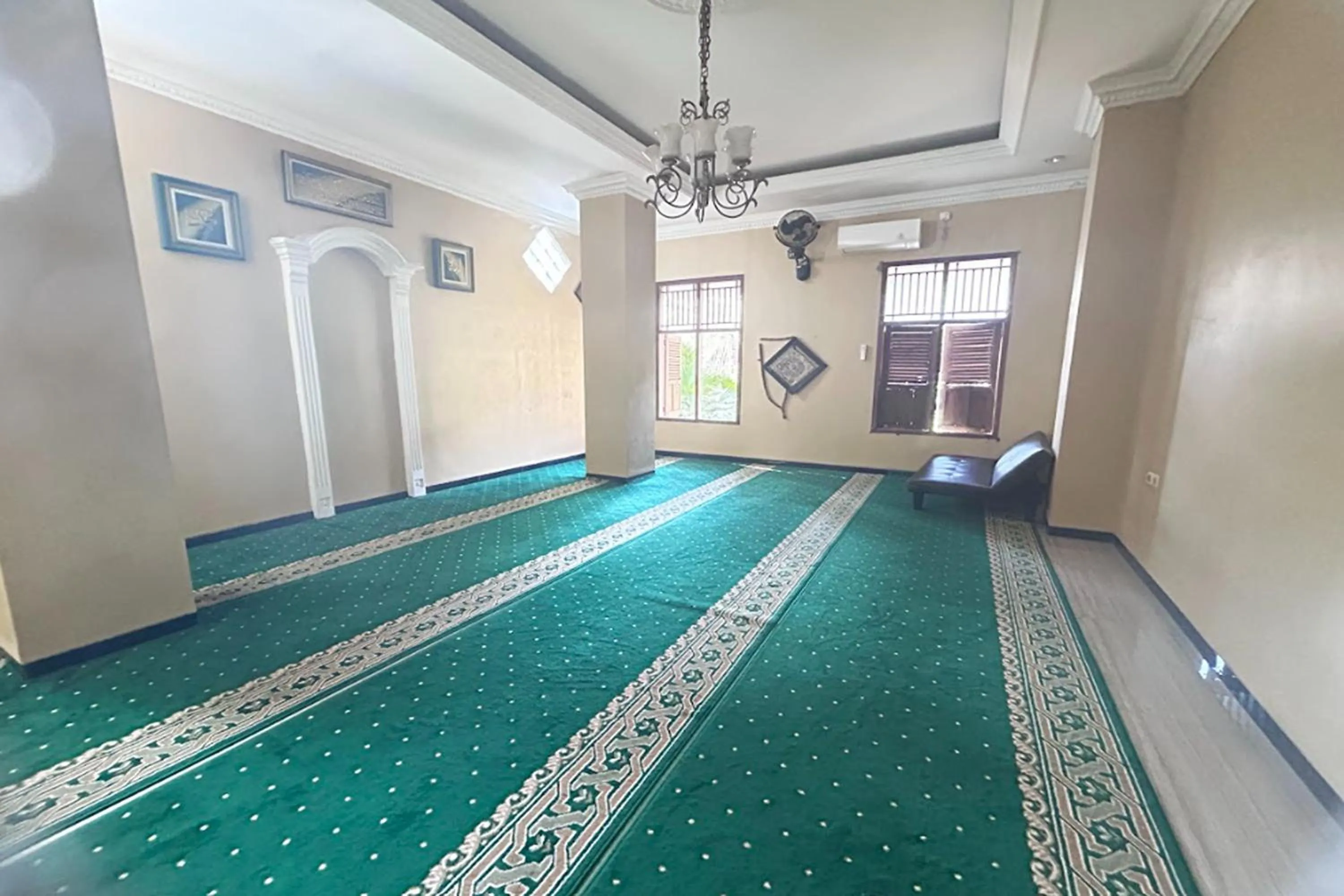 Property building in Niwa Canting