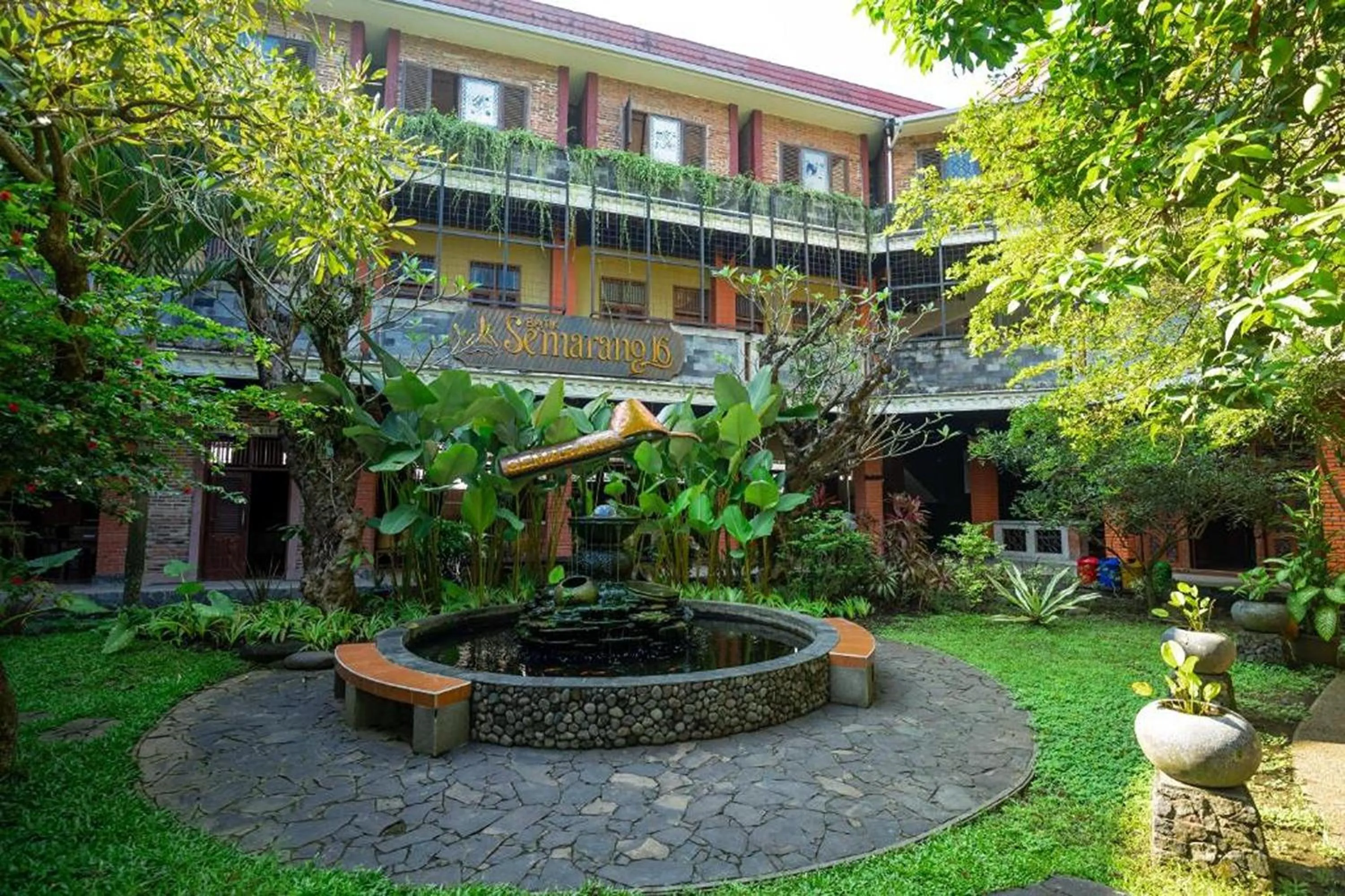 Property building in Niwa Canting