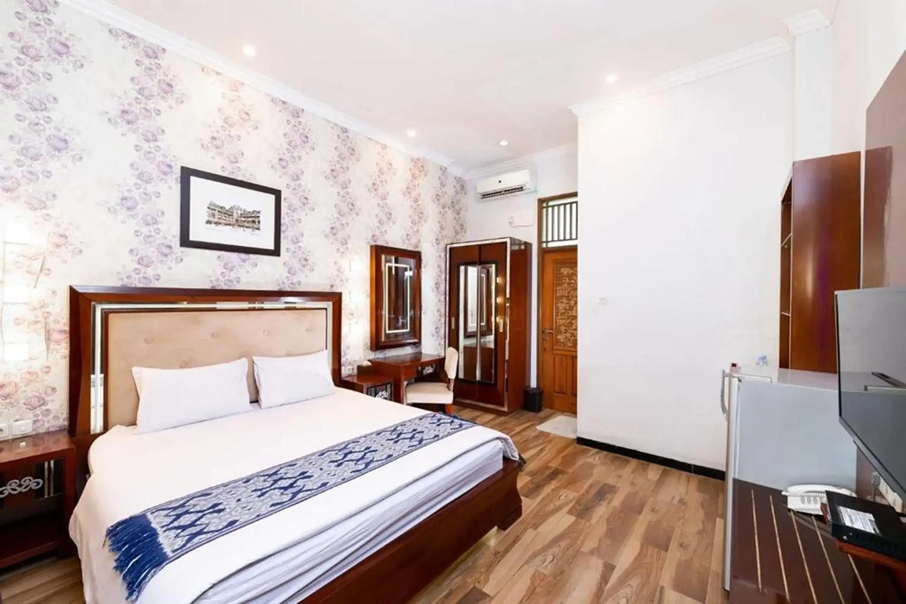 Photo of the whole room, Bed in Niwa Canting Photo of the whole room, Bed in Niwa Canting