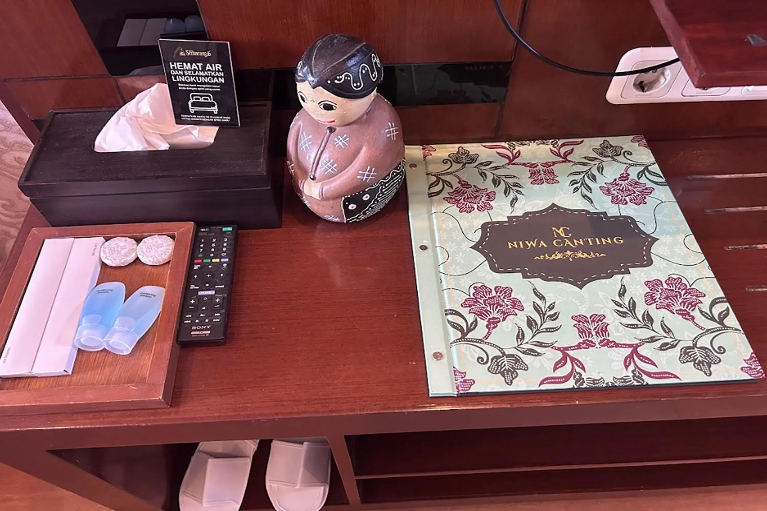 Bedroom in Niwa Canting Bedroom in Niwa Canting