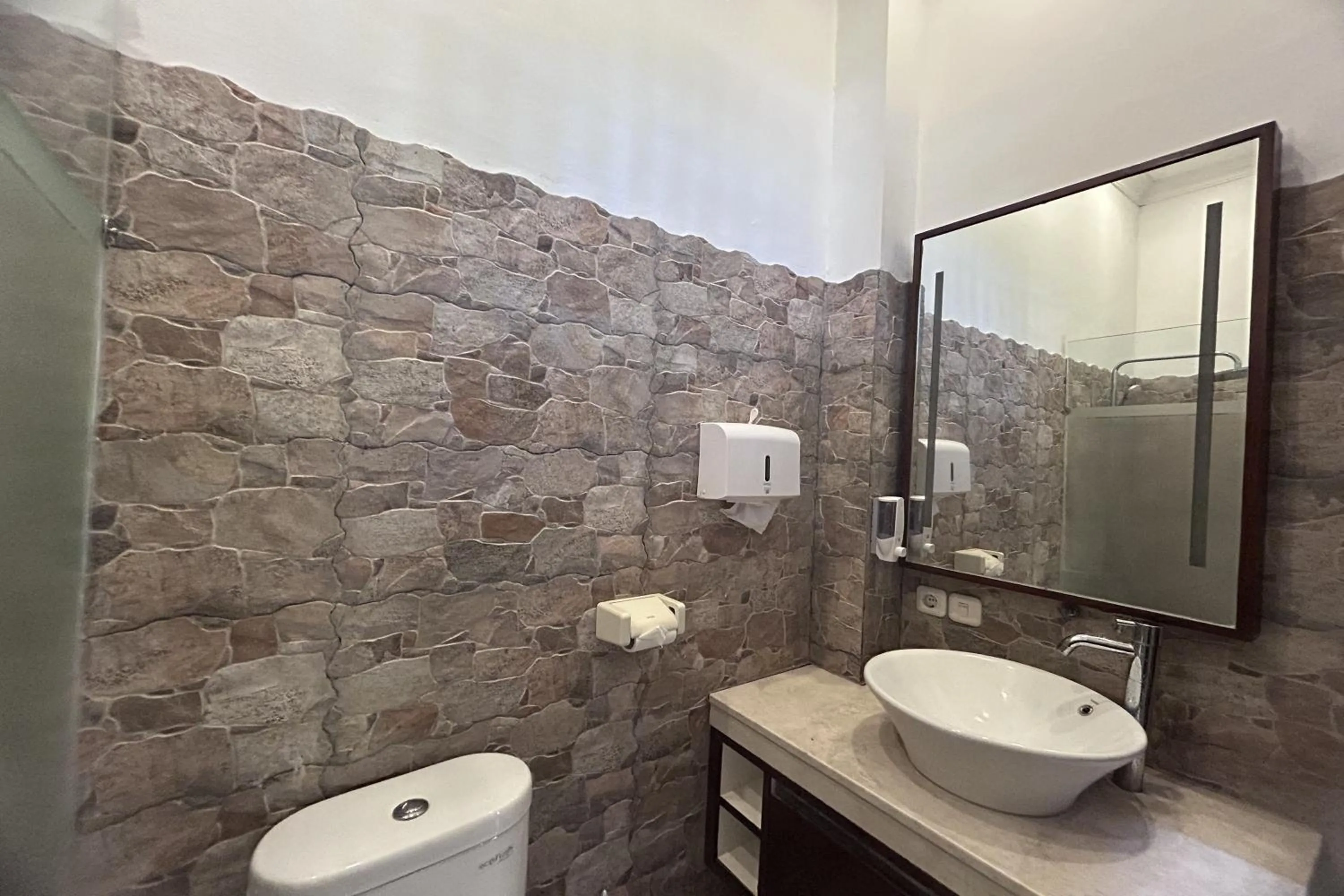 Bathroom in Niwa Canting