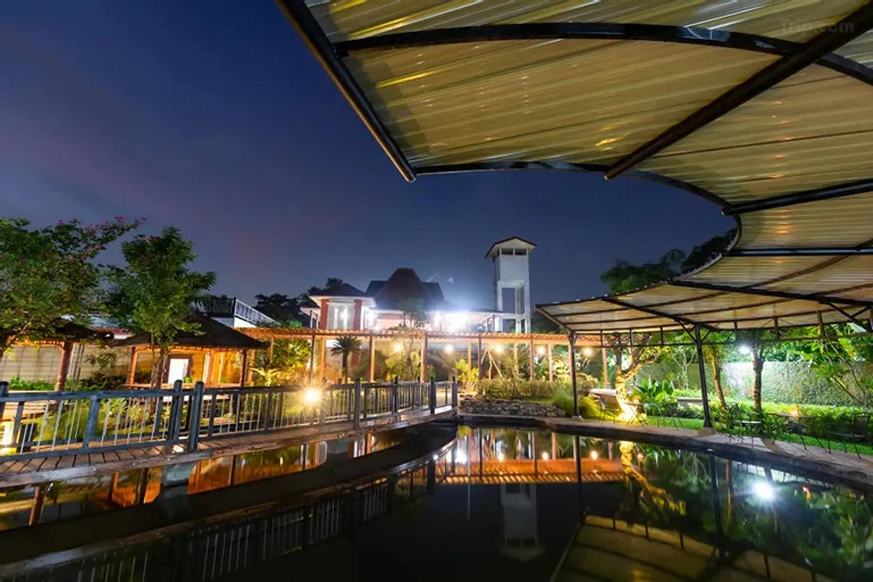 Property building in Niwa Canting