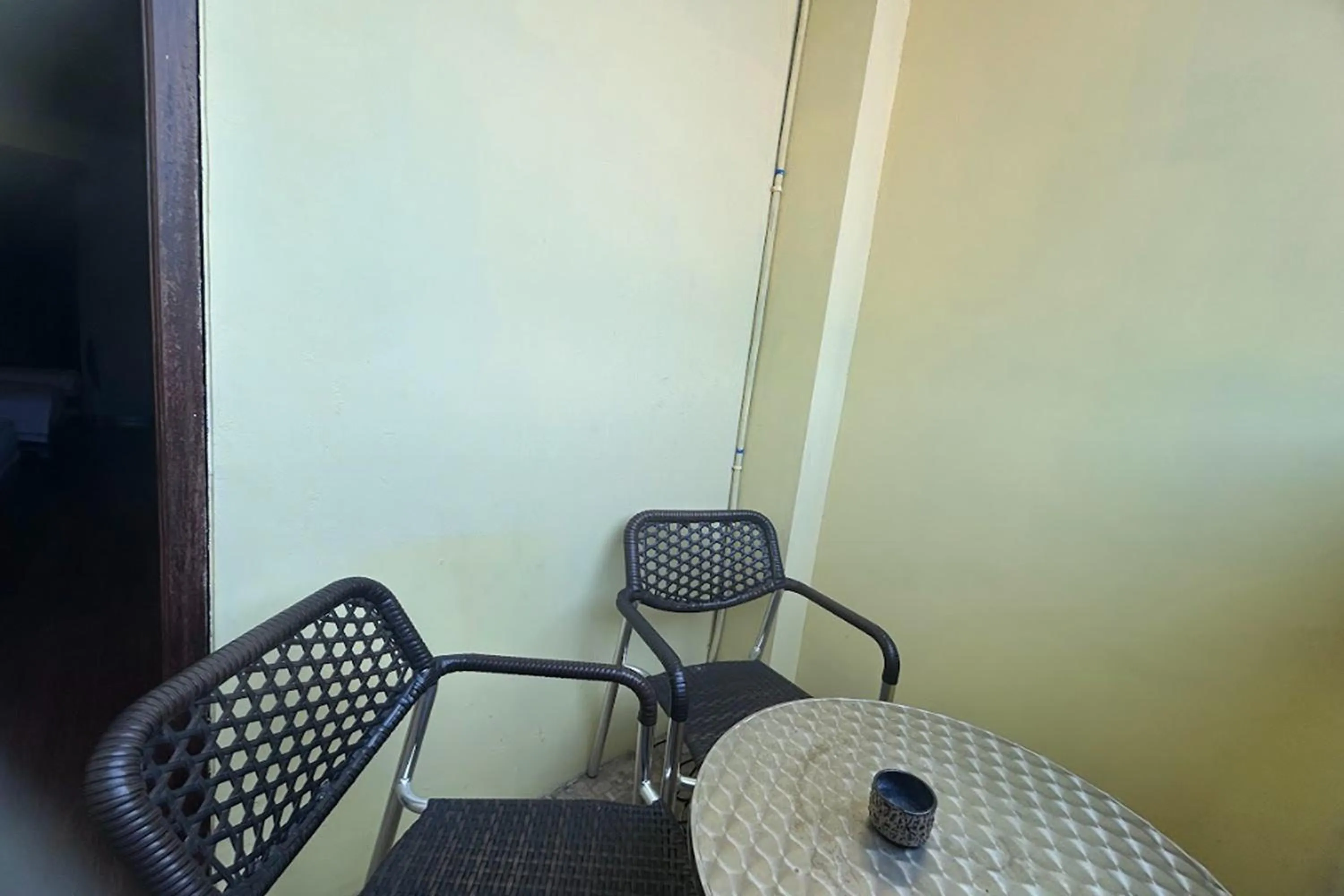 Seating area in Niwa Canting